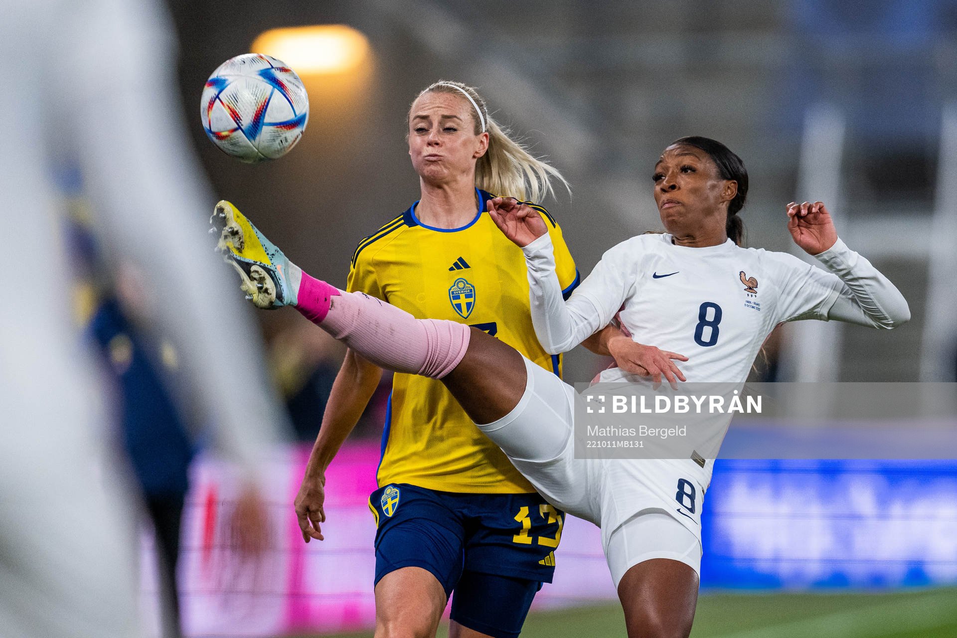 Amanda Ilestedt of Sweden and Grace Geyoro of France