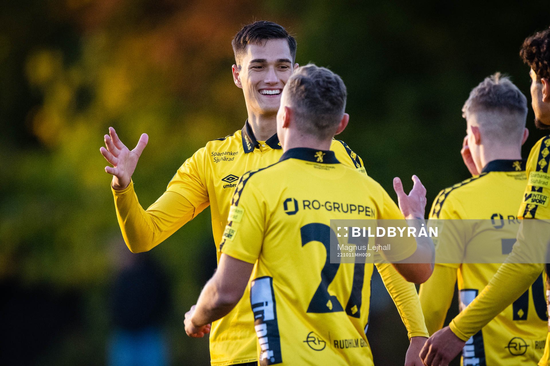 Elfsborgs Amer Jusic och Theo Lind jublar