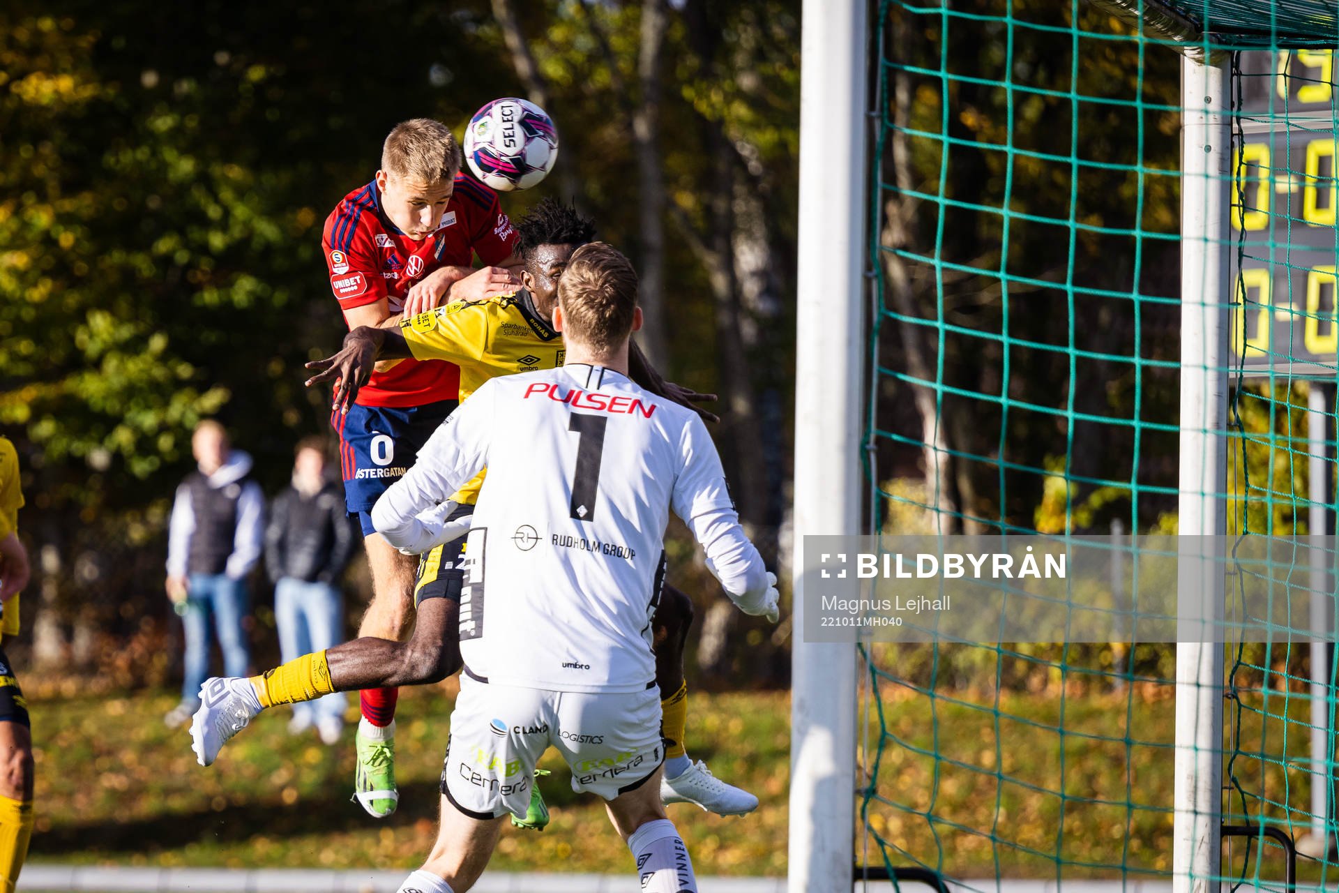 Östers André Gustafson gör mål under fotbollsmatchen i U21 Allsvenskan mellan Östers IF och Elfsborg den 11 oktober 2022 i Växjö. 