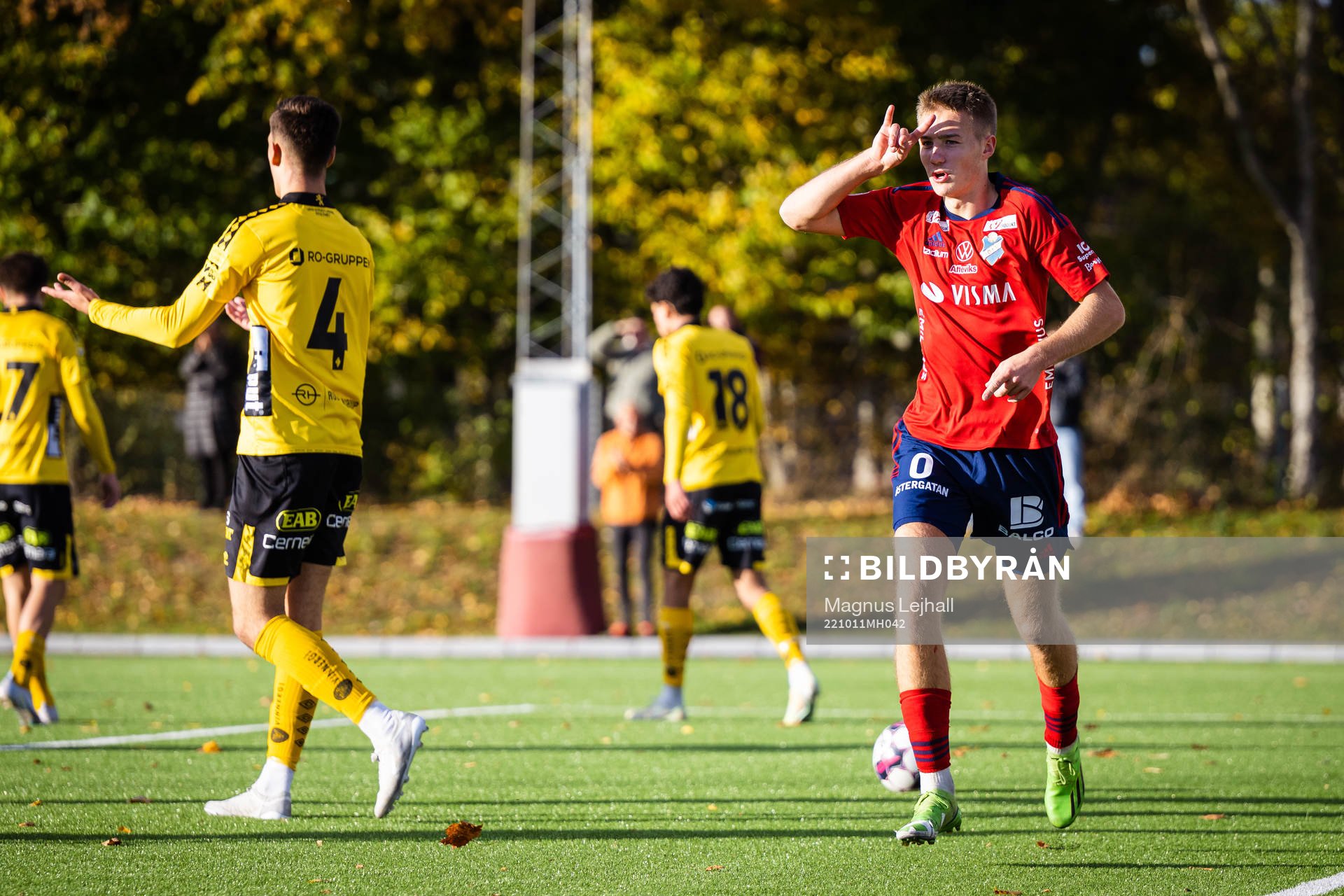 Östers André Gustafson jublar efter mål under fotbollsmatchen i U21 Allsvenskan mellan Östers IF och Elfsborg den 11 oktober 2022 i Växjö.