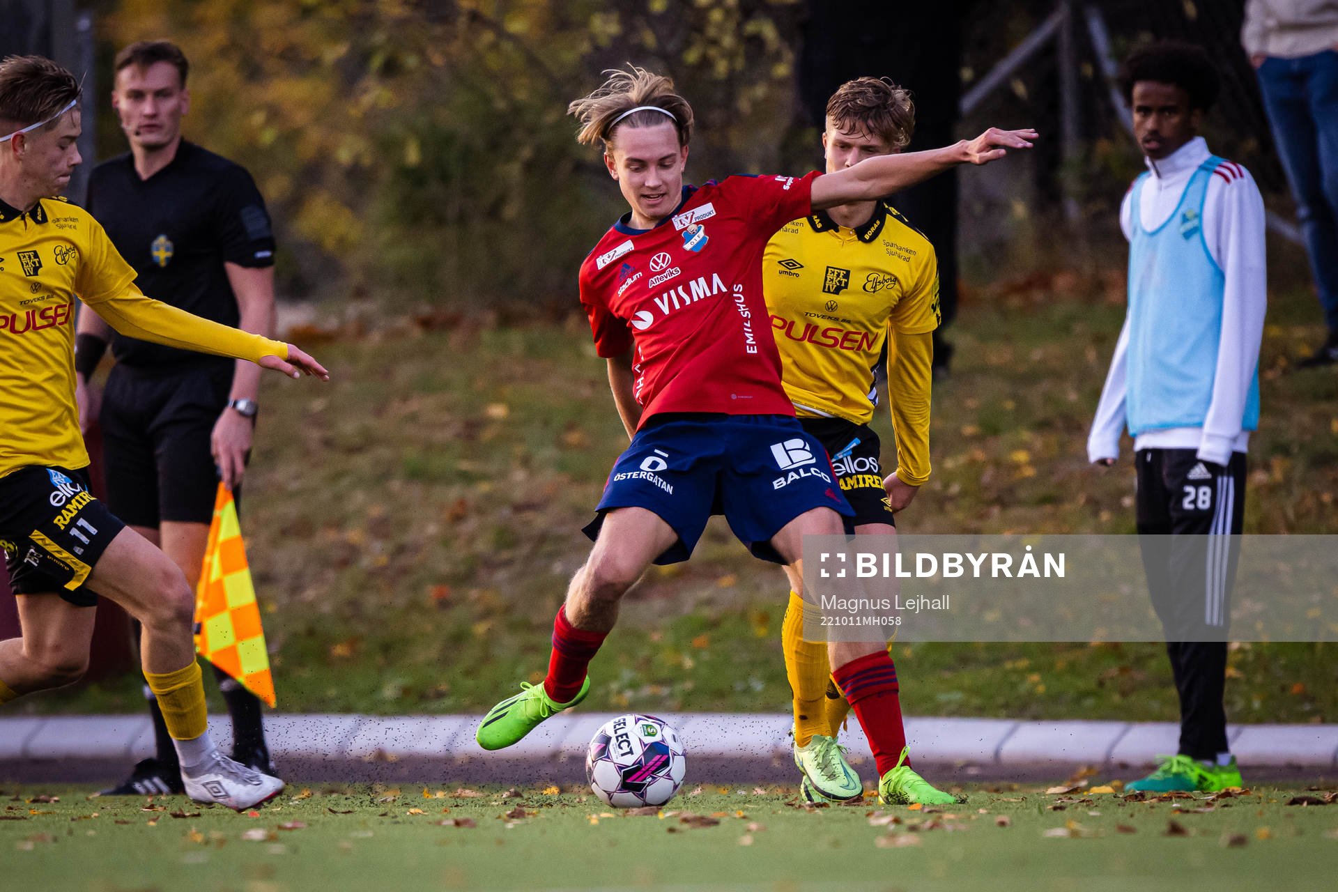 Östers Isak Magnusson under fotbollsmatchen i U21 Allsvenskan mellan Östers IF och Elfsborg den 11 oktober 2022 i Växjö. 