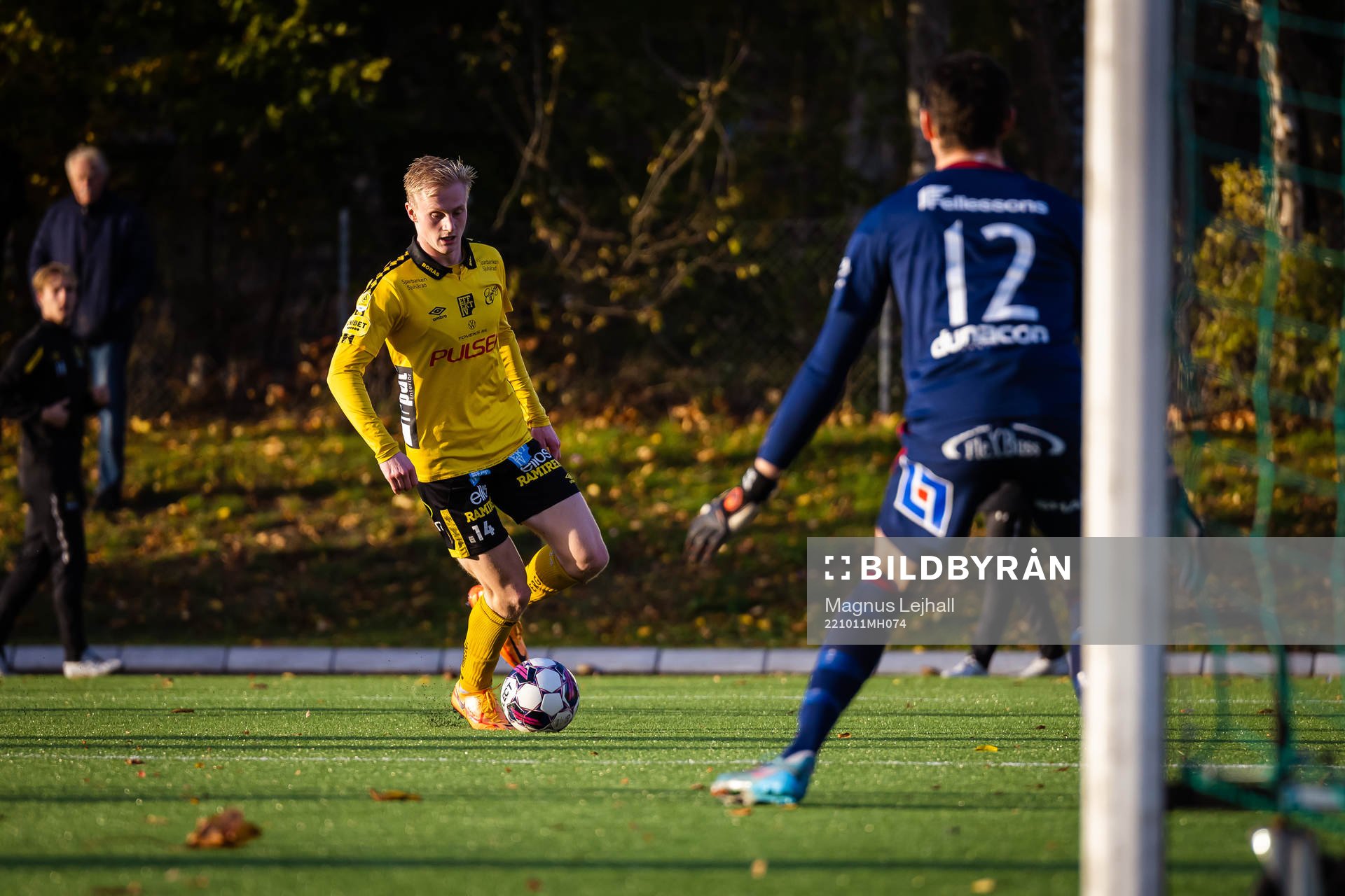 Elfsborgs Oscar Aga under fotbollsmatchen i U21 Allsvenskan mellan Östers IF och Elfsborg den 11 oktober 2022 i Växjö. 