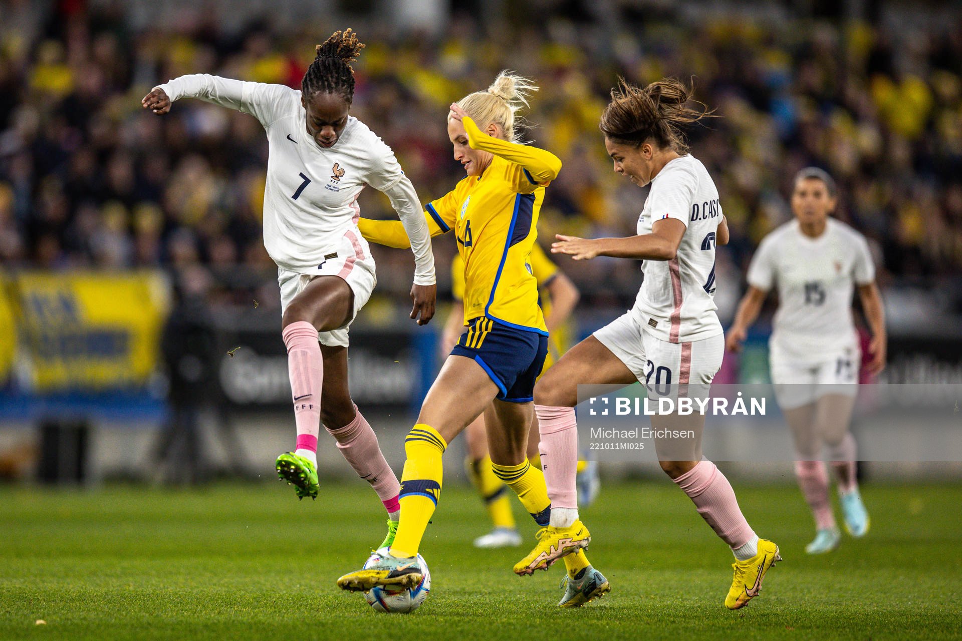 Ouleymata Sarr and Delphine Cascarino of France against