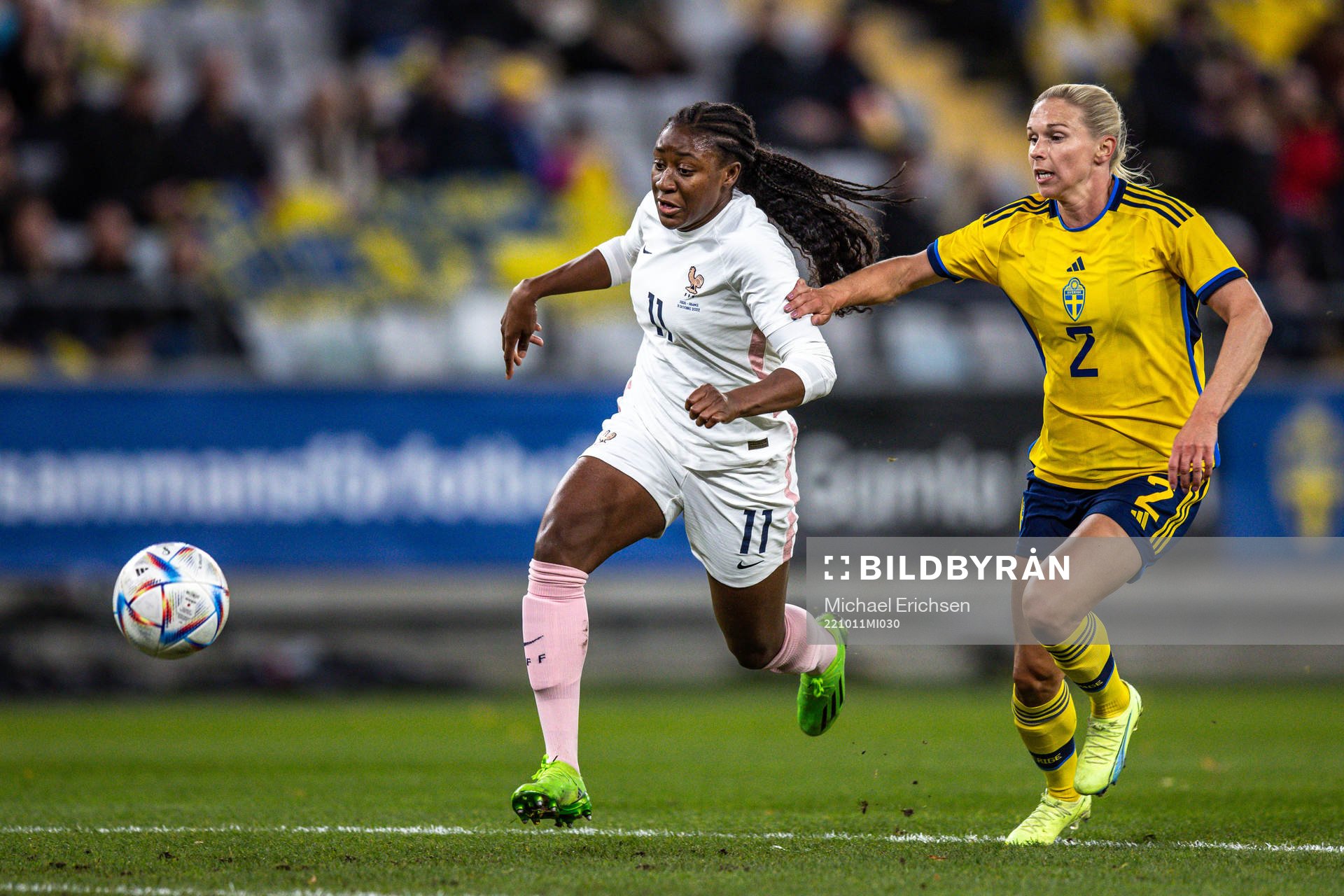 Kadidiatou Diani of France and Jonna Andersson of Sweden