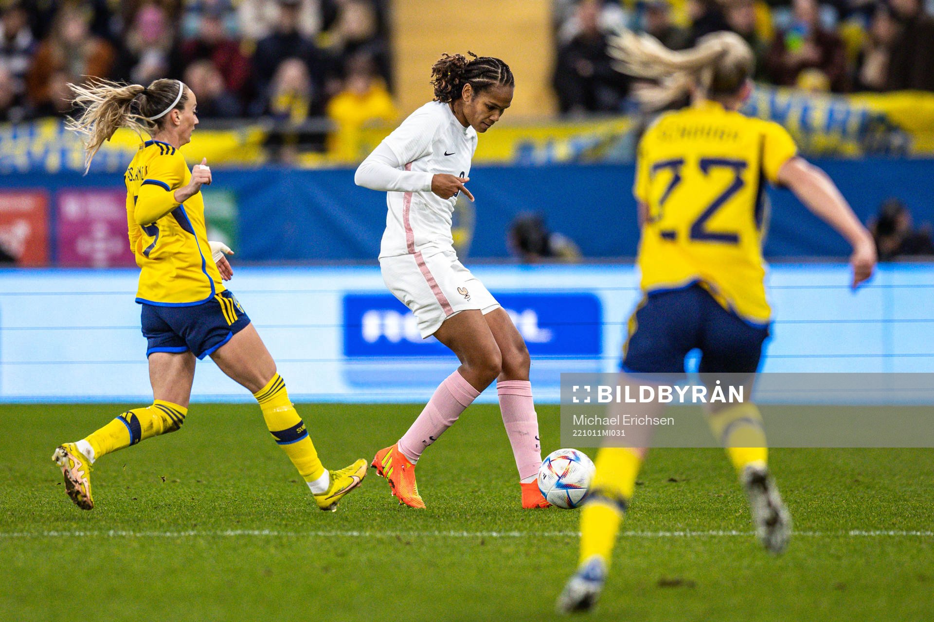 Kosovare Asllani of Sweden and Wendie Renard of France