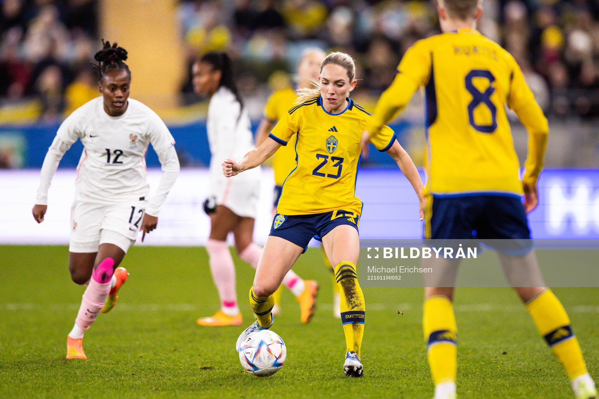 Melvine Malard of France and Elin Rubensson of Sweden during the women's international friendly football match between Sweden and France on October 11, 2022 in Gothenburg.
