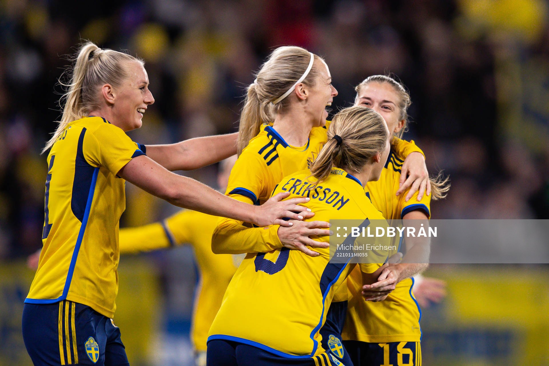 Amanda Ilestedt of Sweden celebrate with teammates