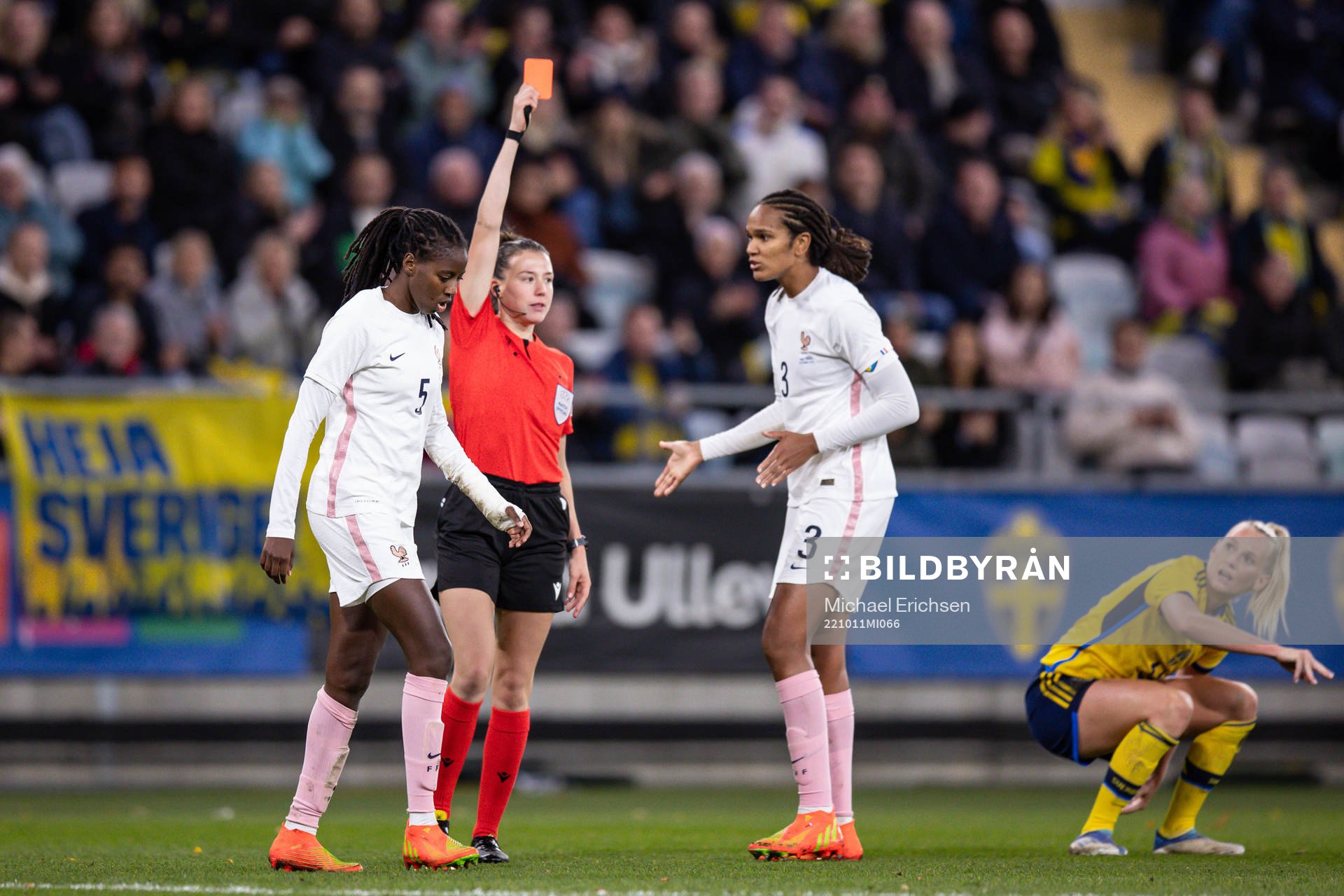 Aissatou Tounkara of France leaves the pitch after receiving a red card during the women's international friendly football match between Sweden and France on October 11, 2022 in Gothenburg. 