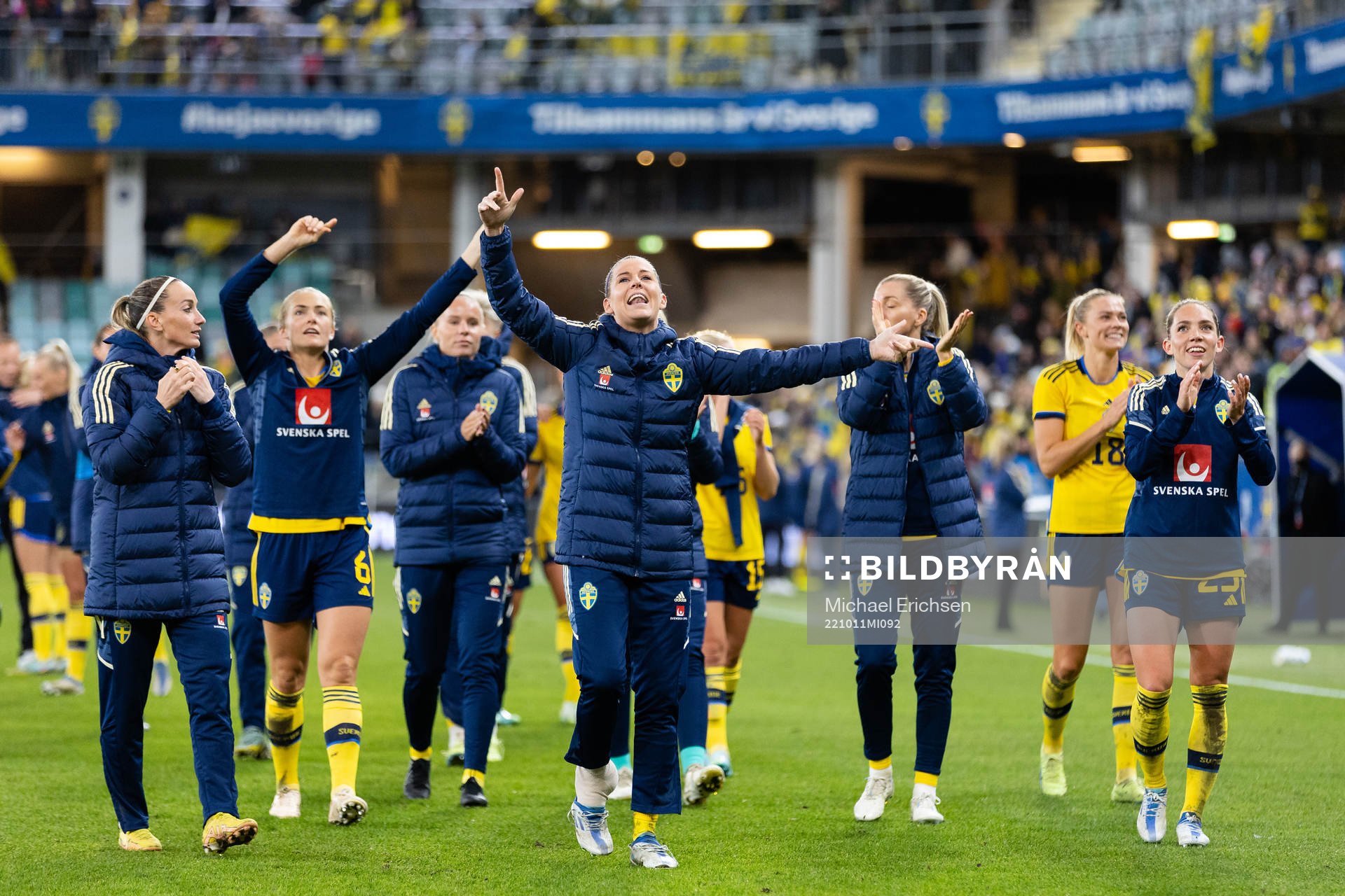 Kosovare Asllani and Olivia Schough of Sweden celebrates