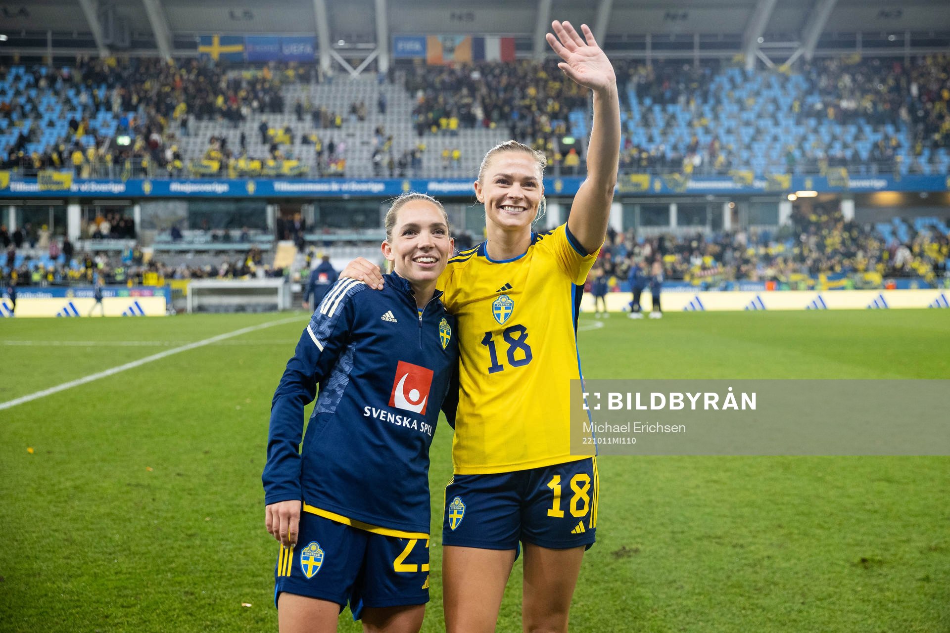 Elin Rubensson and Fridolina Rolfö celebrates after the women's international friendly football match between Sweden and France on October 11, 2022 in Gothenburg.