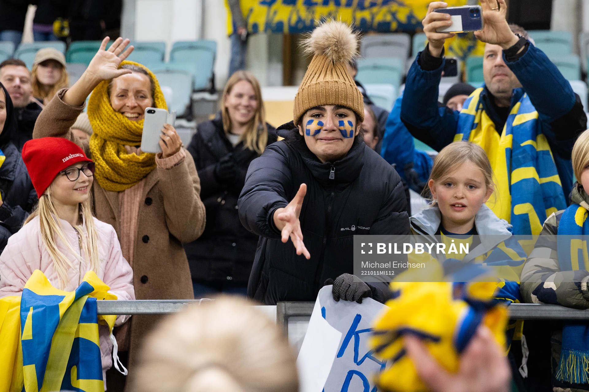 Supporters of Sweden celebrates