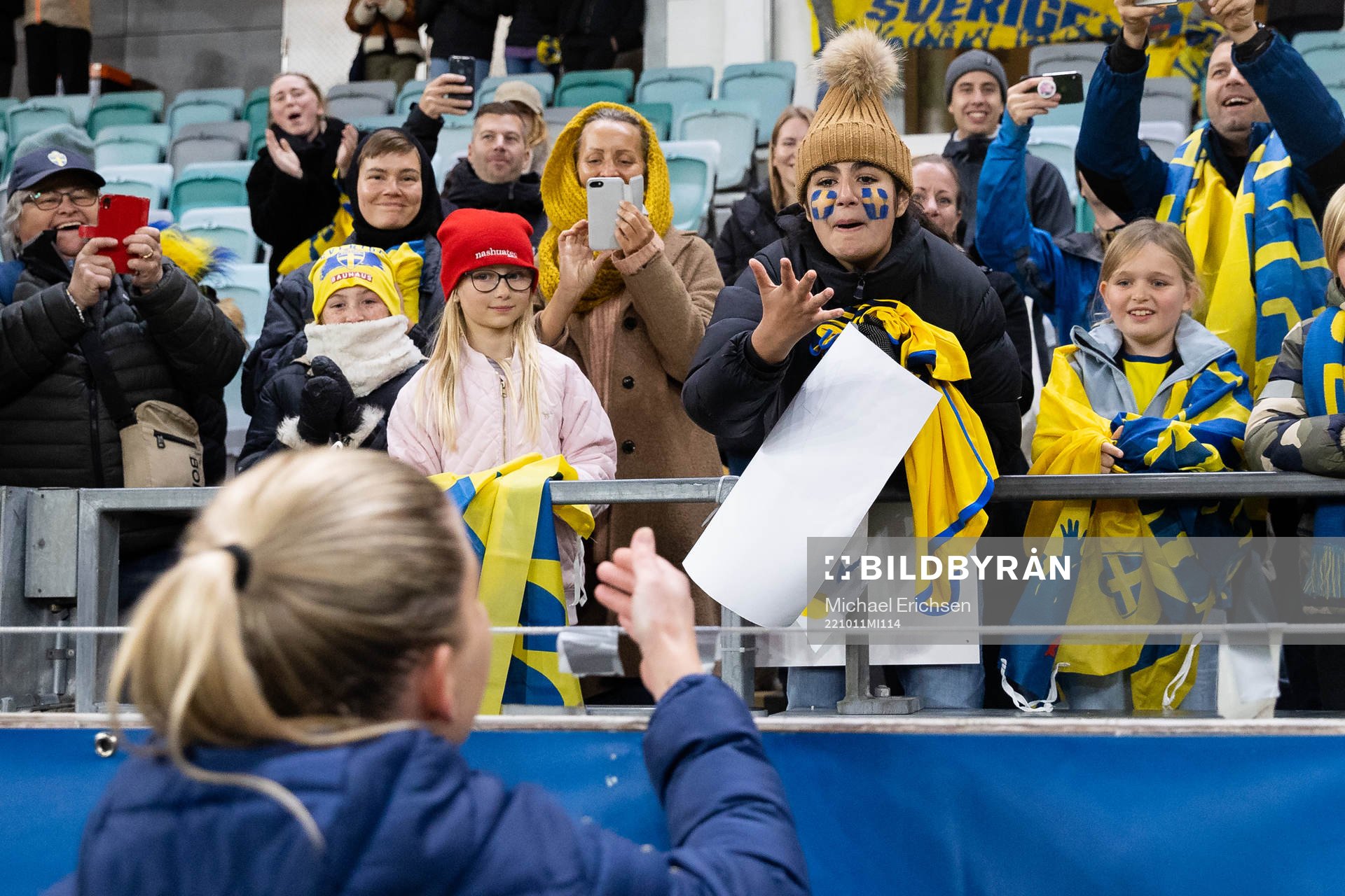 Supporters of Sweden celebrates after the women's international friendly football match between Sweden and France on October 11, 2022 in Gothenburg.