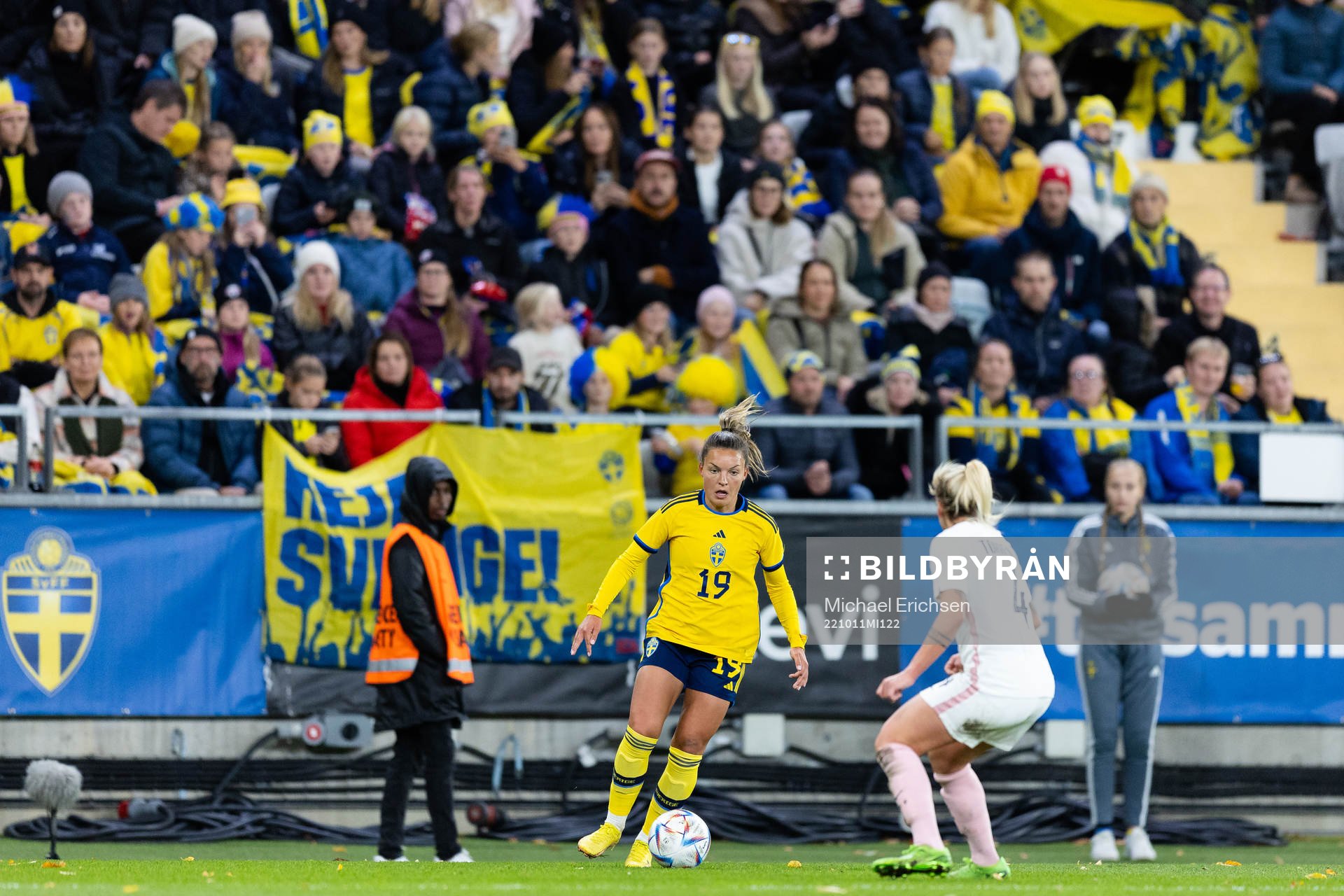 Johanna Rytting Kaneryd of Sweden and Marion Torrent of France during the women's international friendly football match between Sweden and France on October 11, 2022 in Gothenburg.