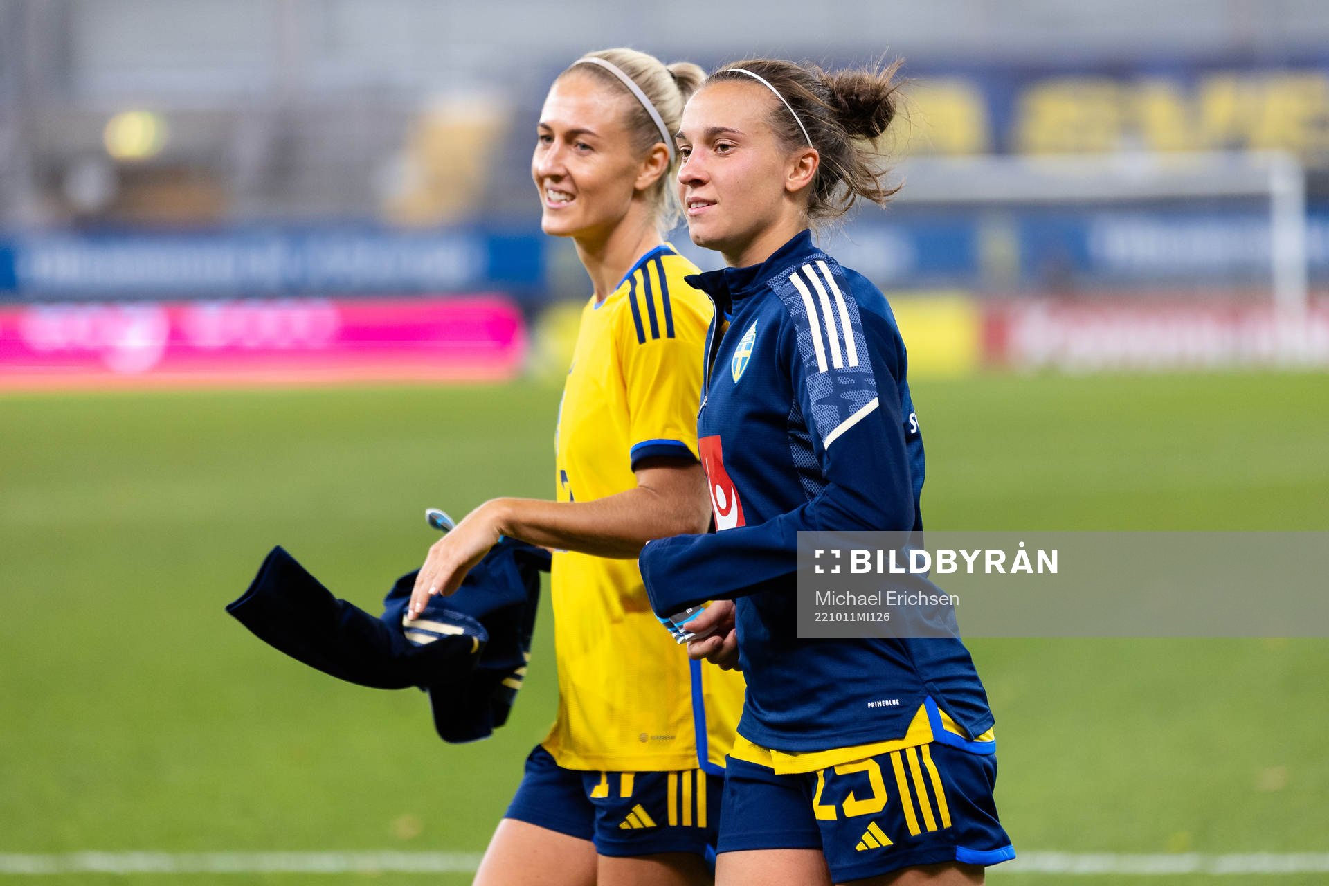 Emma Kullberg and Julia Zigiotti Olme celebrates after the women's international friendly football match between Sweden and France on October 11, 2022 in Gothenburg. 