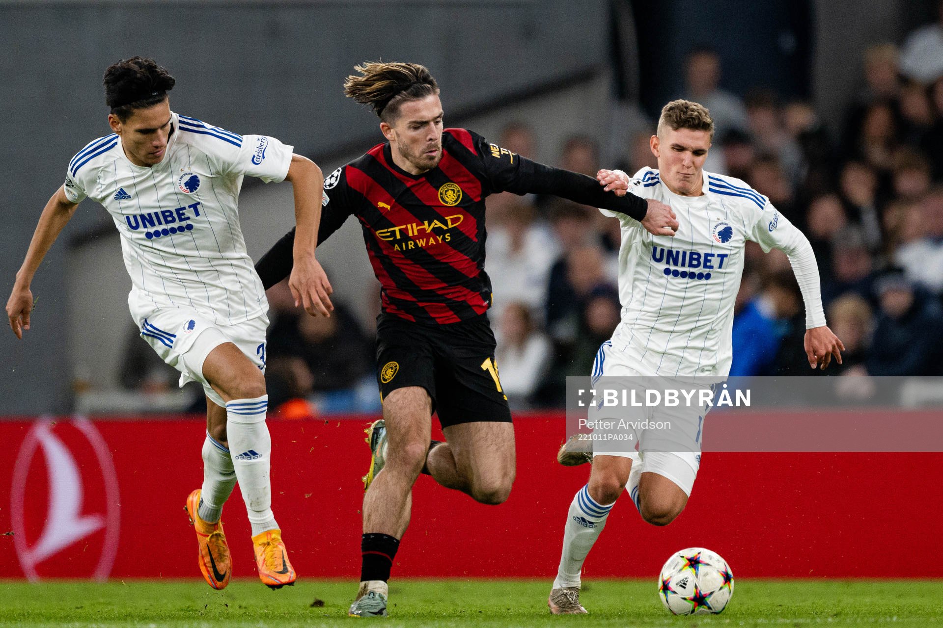 Jack Grealish of Manchester City against Marko Stamenic och