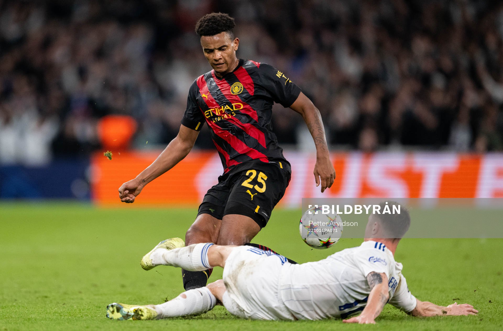 Manuel Akanji of Man City and Lukas Lerager of Copenhagen