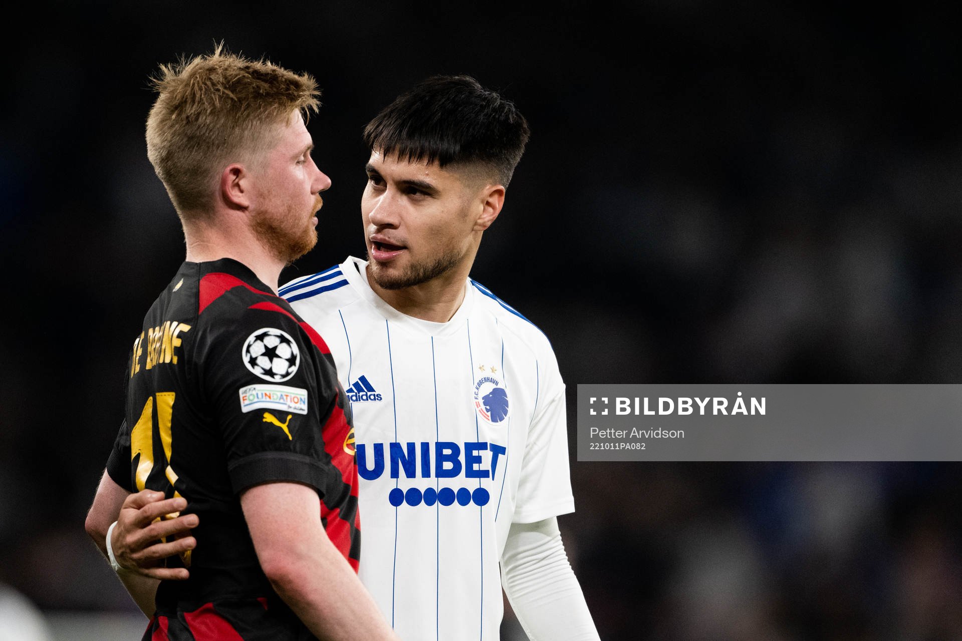 Kevin De Bruyne of Man City and Kevin Diks of Copenhagen