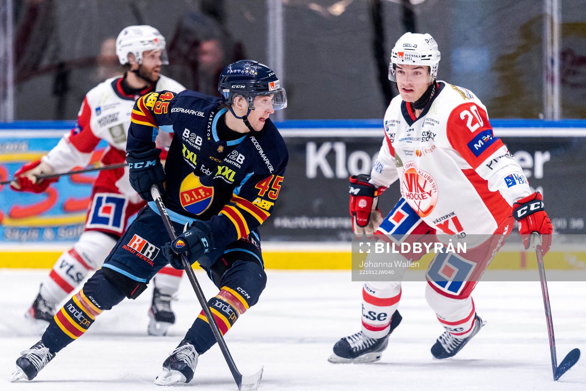 Djurgårdens Noah Östlund och Västerviks Alexis D'aoust
