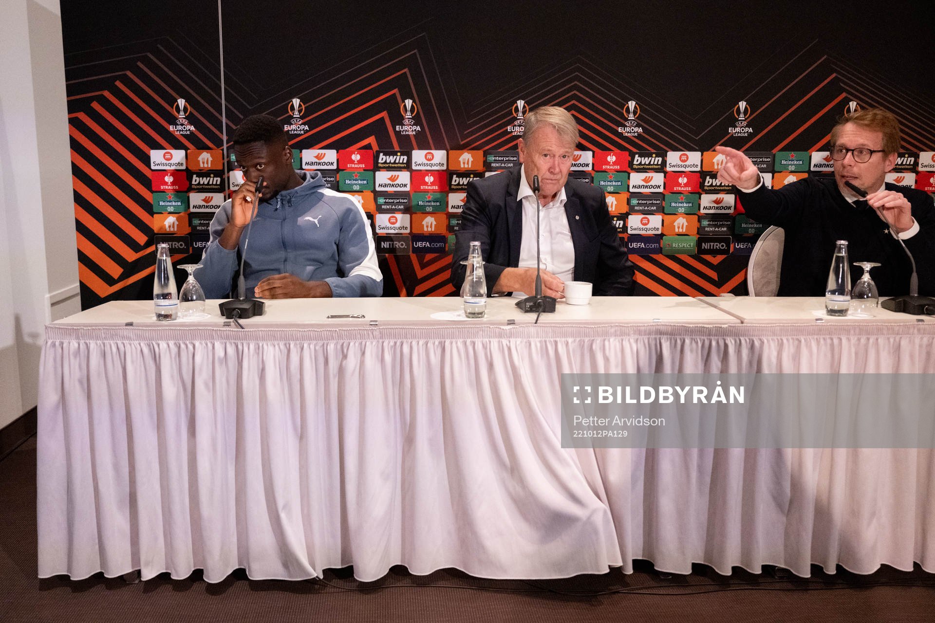 Goalkeeper Ismael Diawara, head coach Åge Hareide and