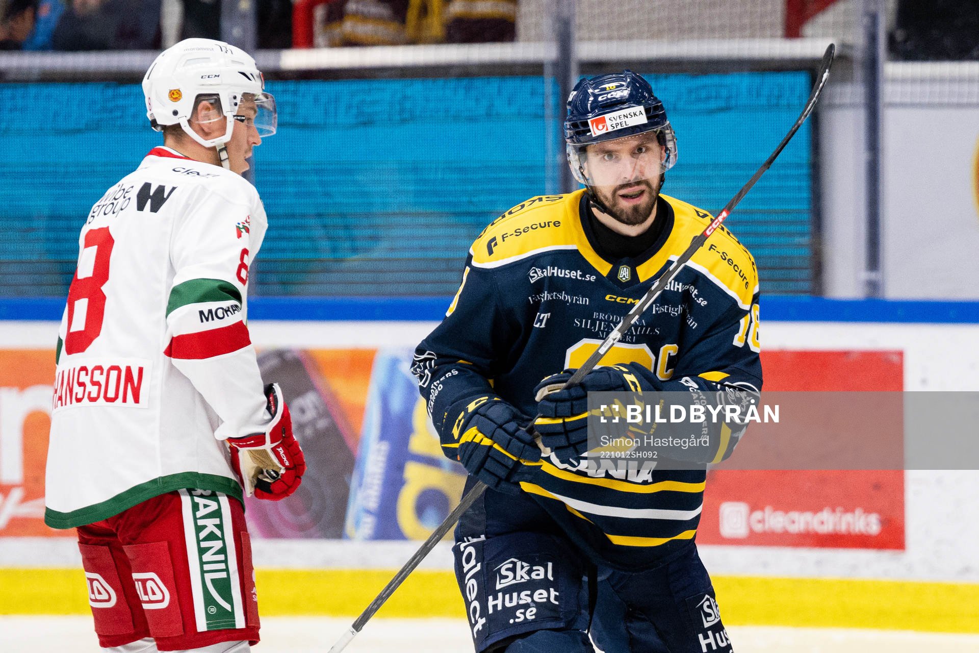 Södertäljes Linus Videll jublar