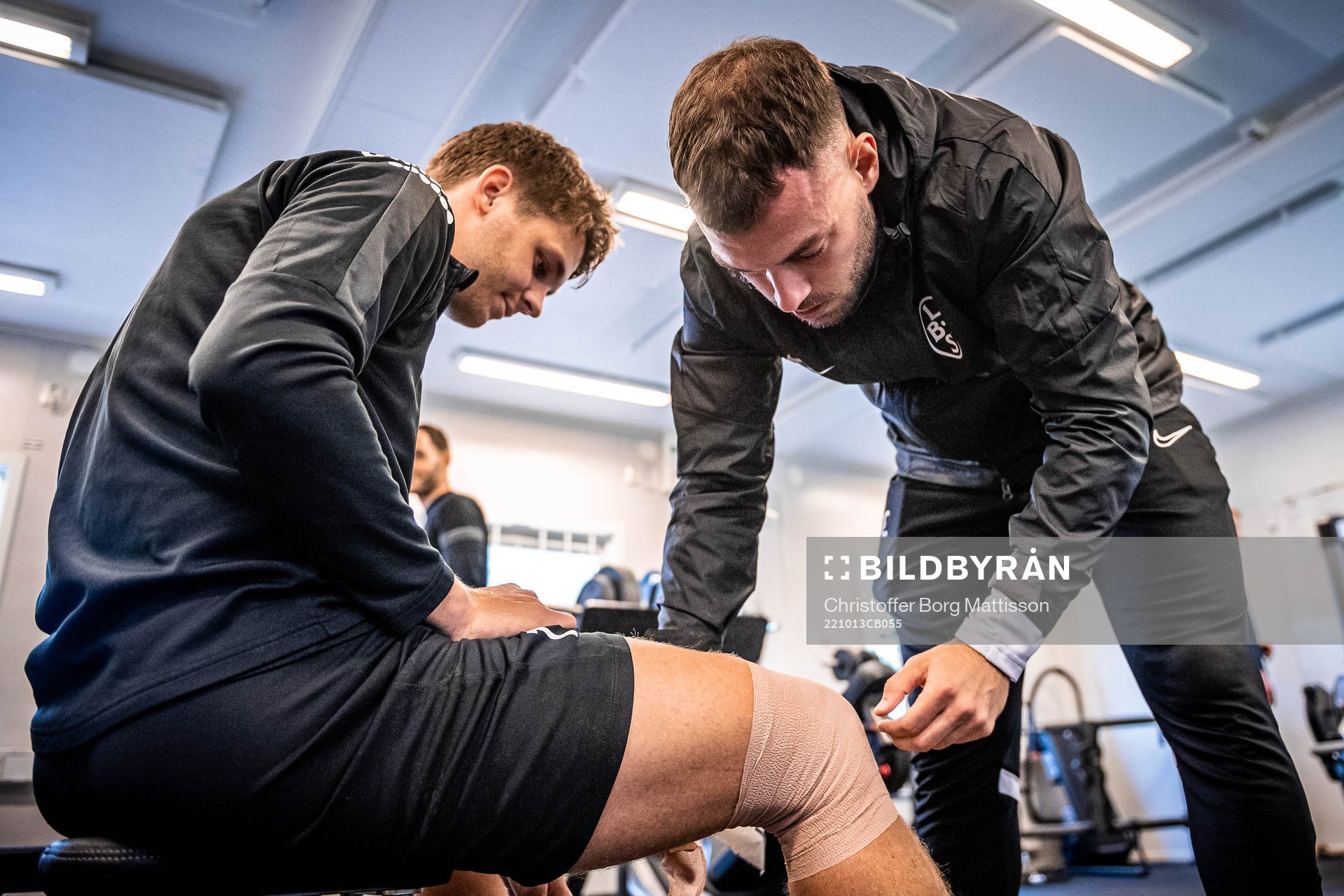 Emil Jönsson och fysioterapeut Sebastian Ceder