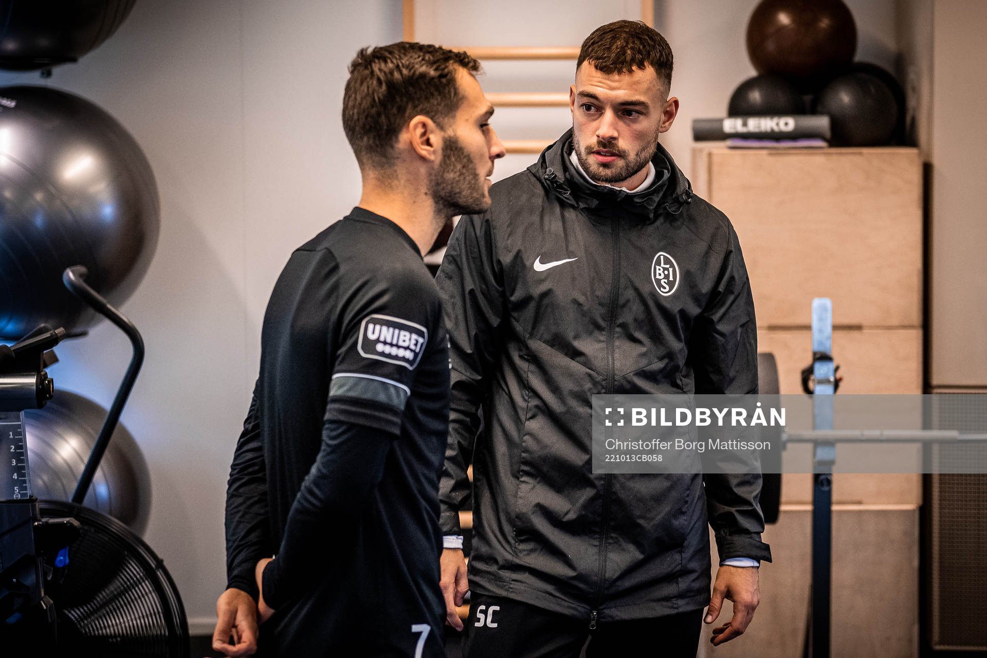 Alexander Tkacz och fysioterapeut Sebastian Ceder