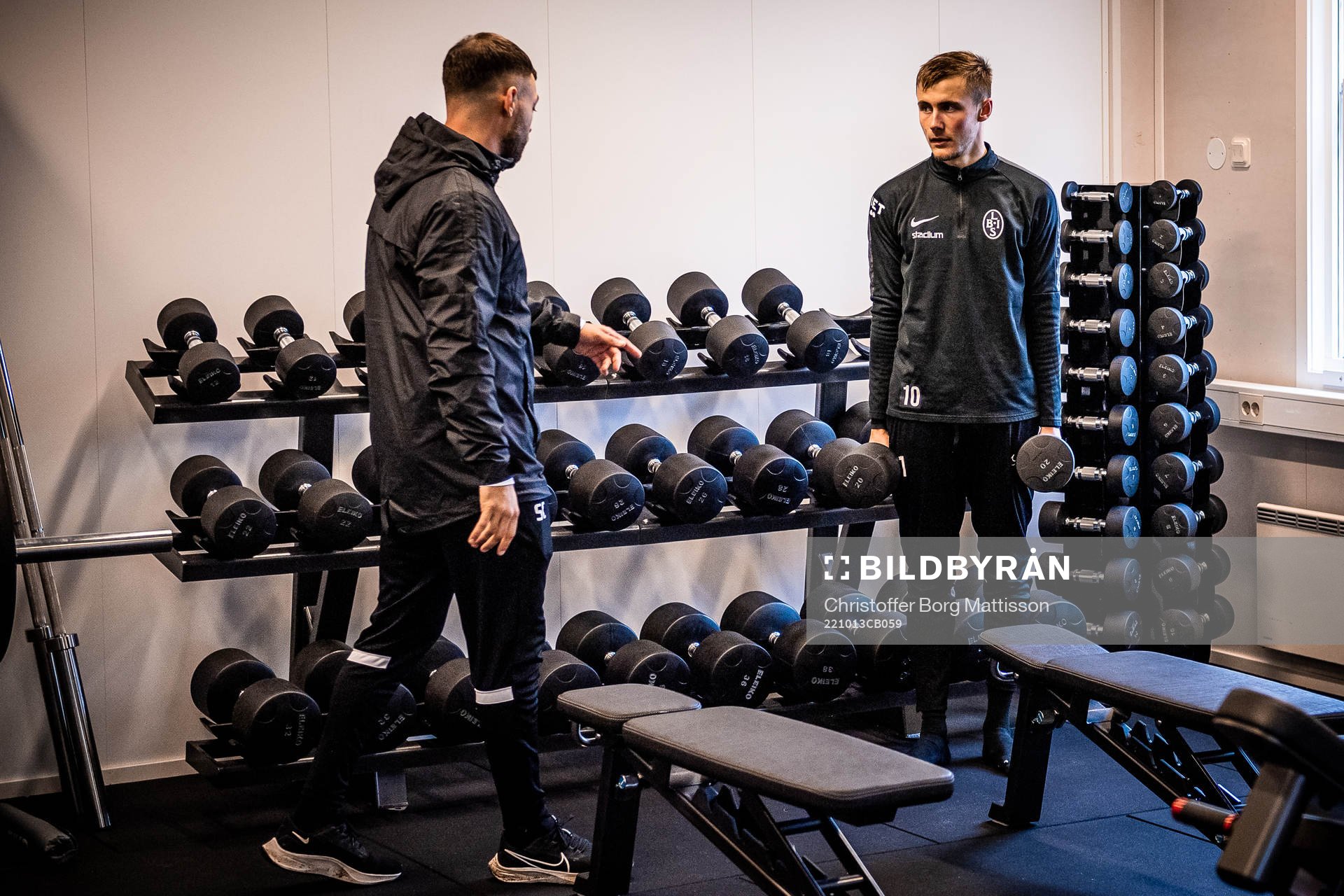 Fysioterapeut Sebastian Ceder och Melker Heier