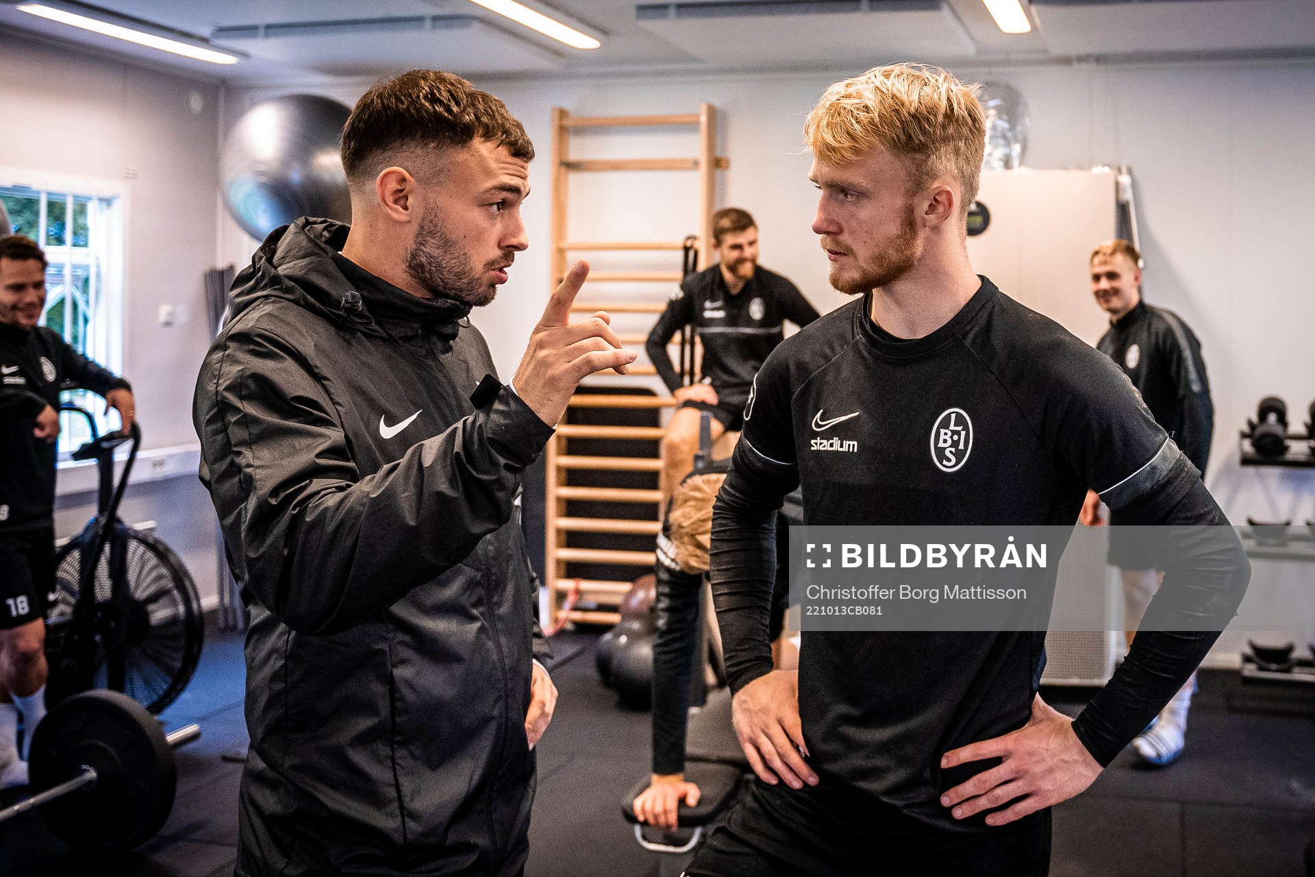 Fysioterapeut Sebastian Ceder och målvakt Hampus Pauli