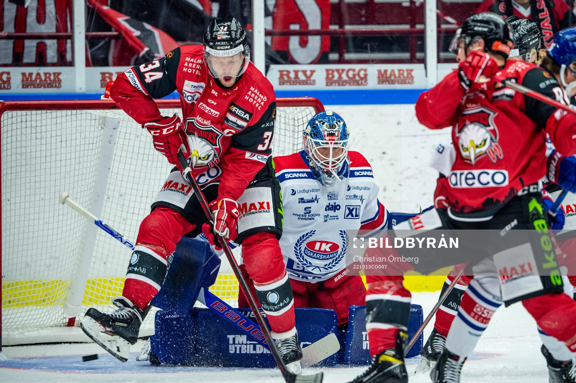 Carl Söderberg mot Oskarshamns målvakt Joe Cannata