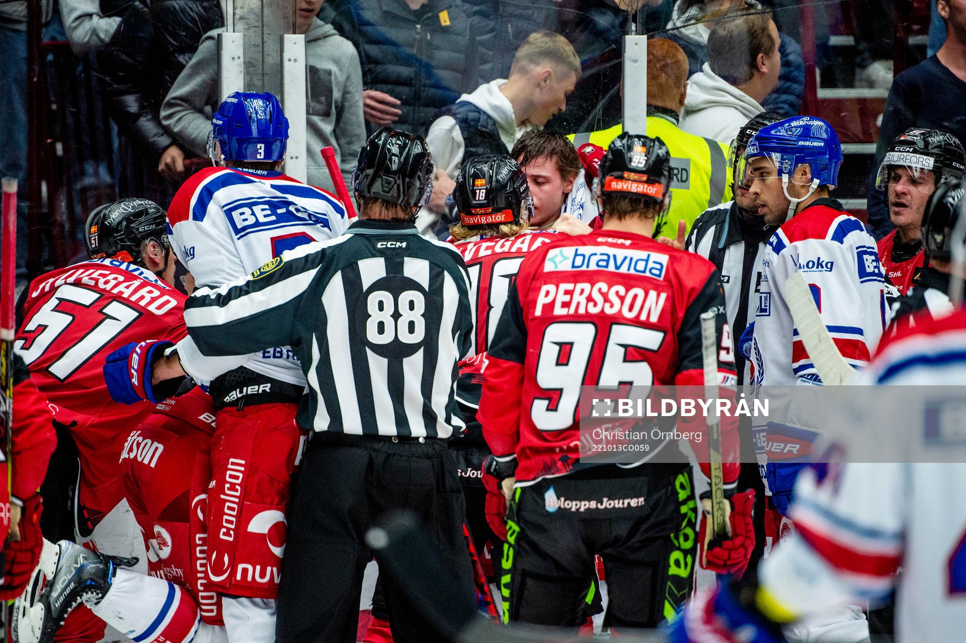 Bråk mellan bland annat Malmö Redhawks Marcus Sylvegård