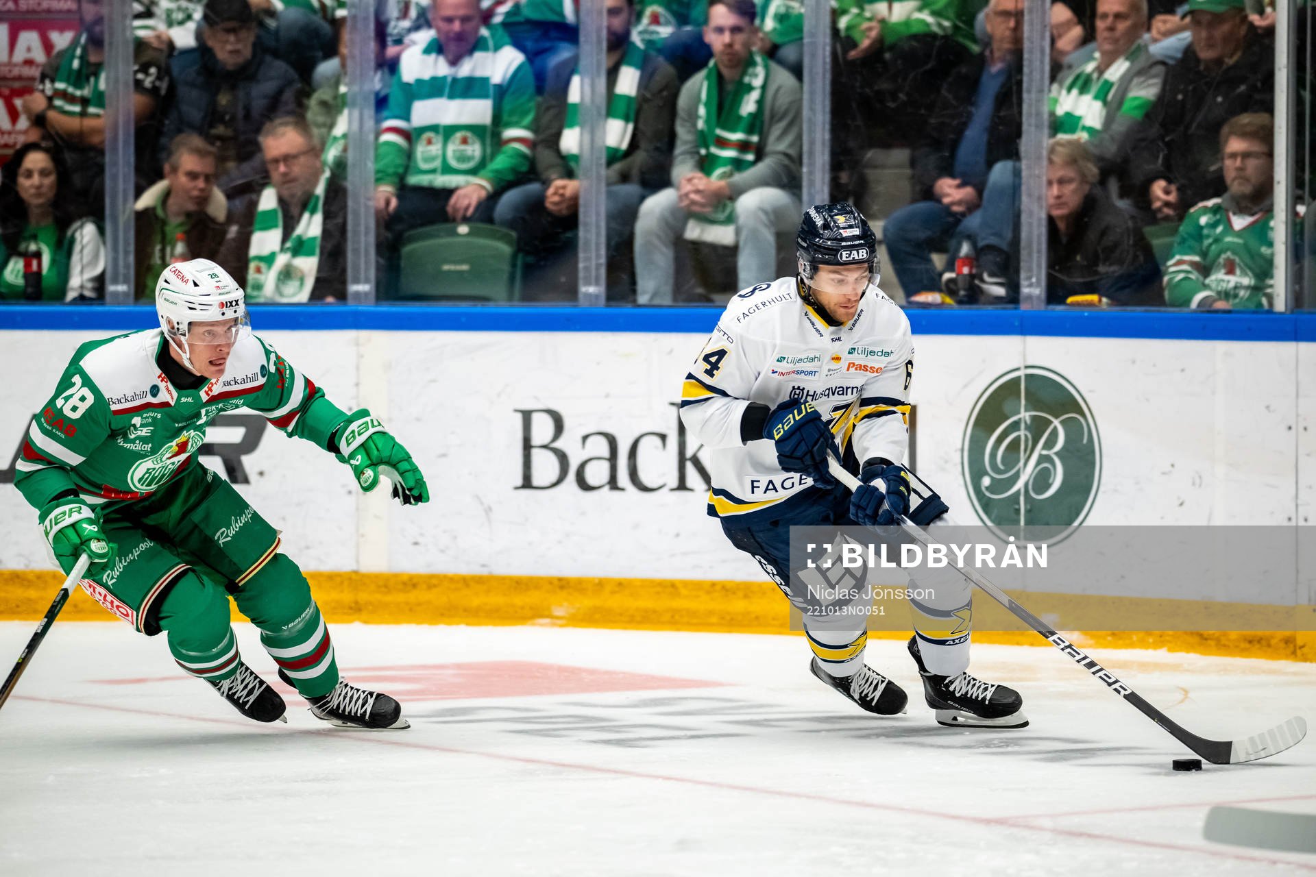 Rögles Anton Bengtsson  och HV71s Eric Martinsson