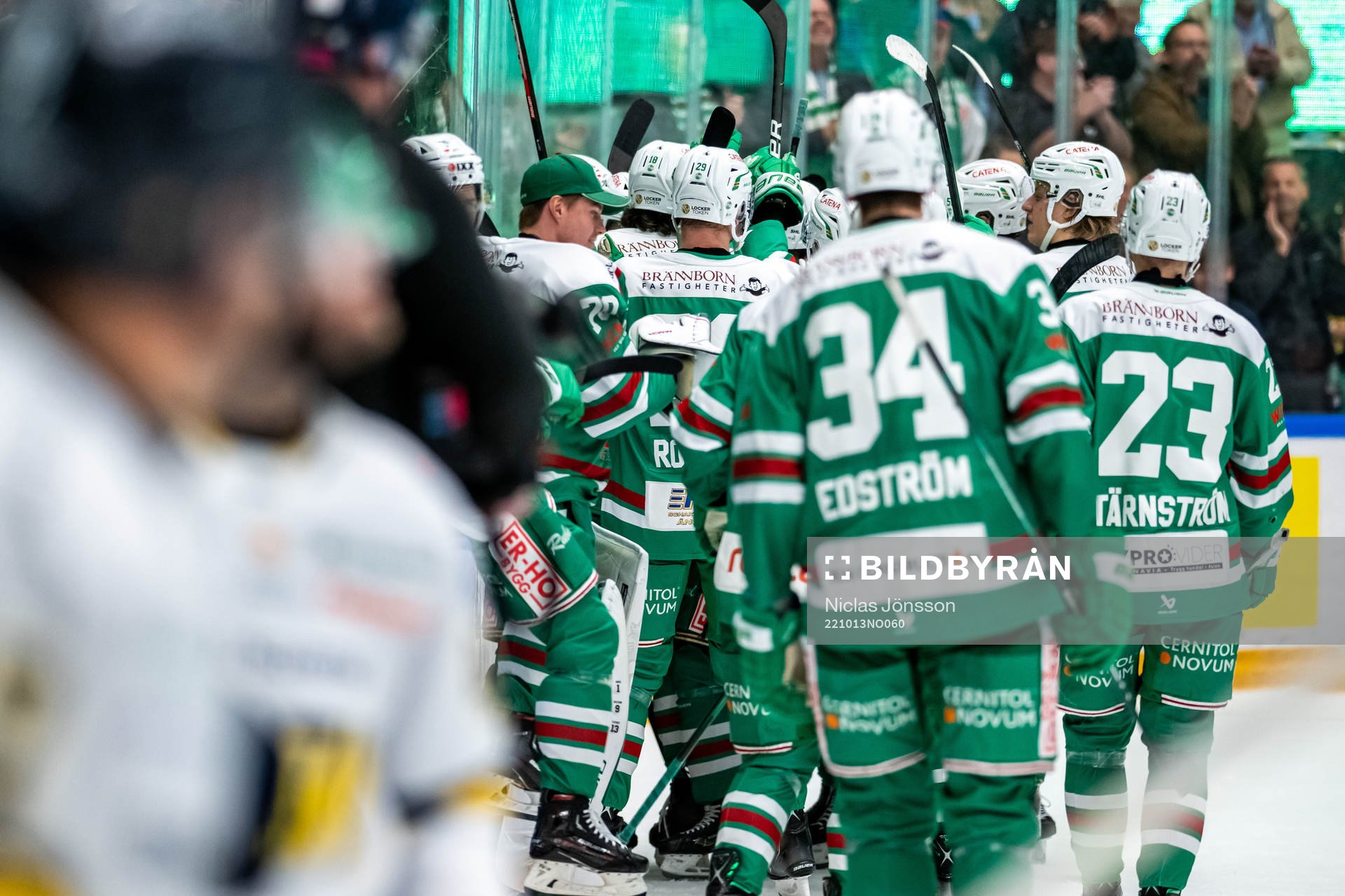 Rögles spelarna jublar