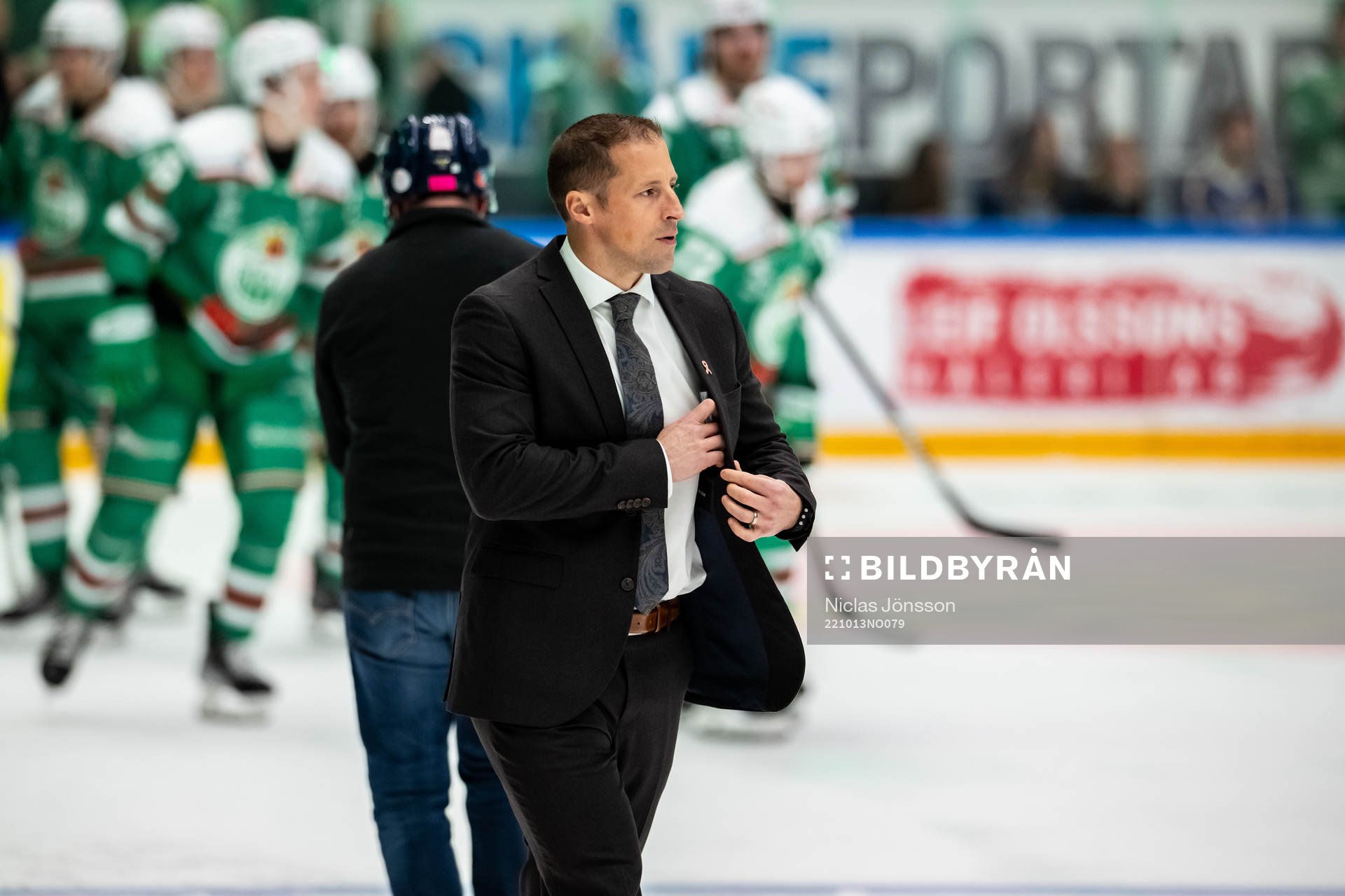 Rögles tränare Cam Abbott eftrer ishockeymatchen i SHL