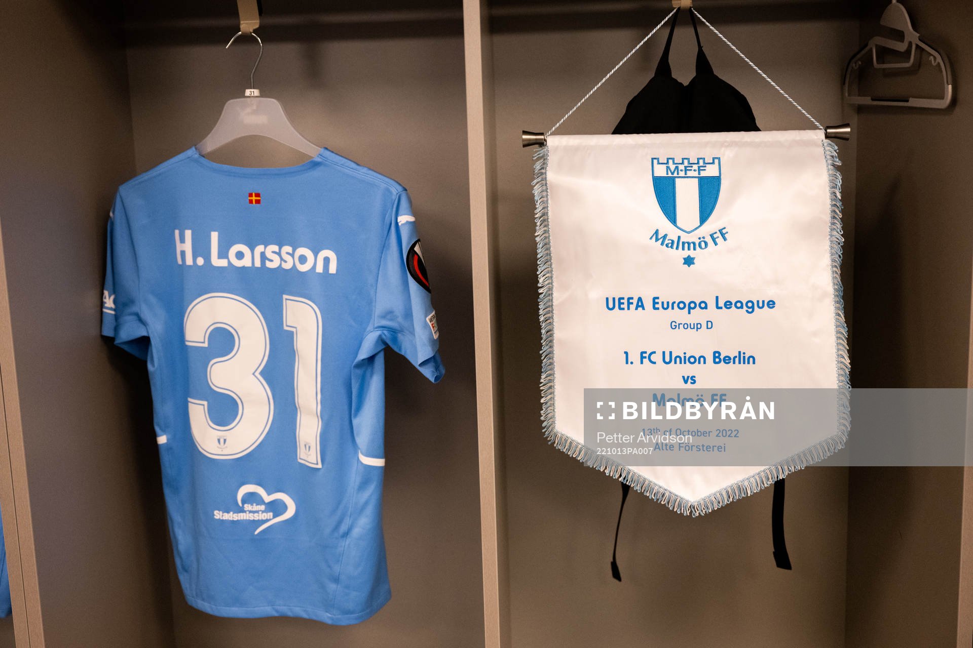 General view of the matchday pennant and the kit of Hugo
