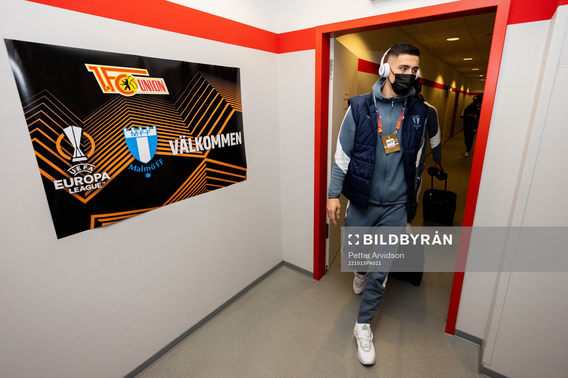 Dennis Hadzikadunic of Malmö FF arrives to the stadium ahead of the UEFA Europa League match between Union Berlin and Malmö FF on October 13, 2022 in Berlin .