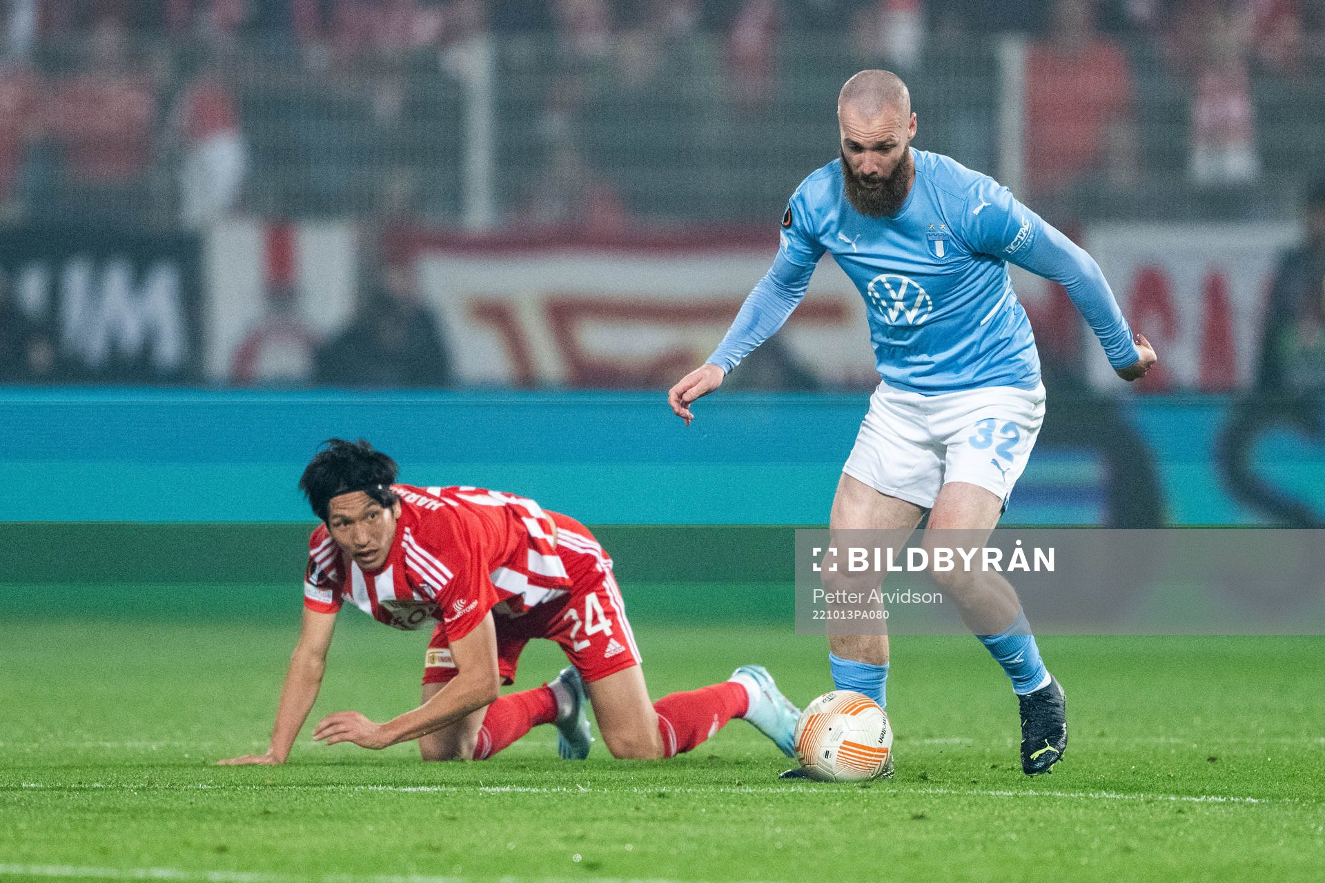 Genki Haraguchi of Union Berlin and Jo Inge Berget of