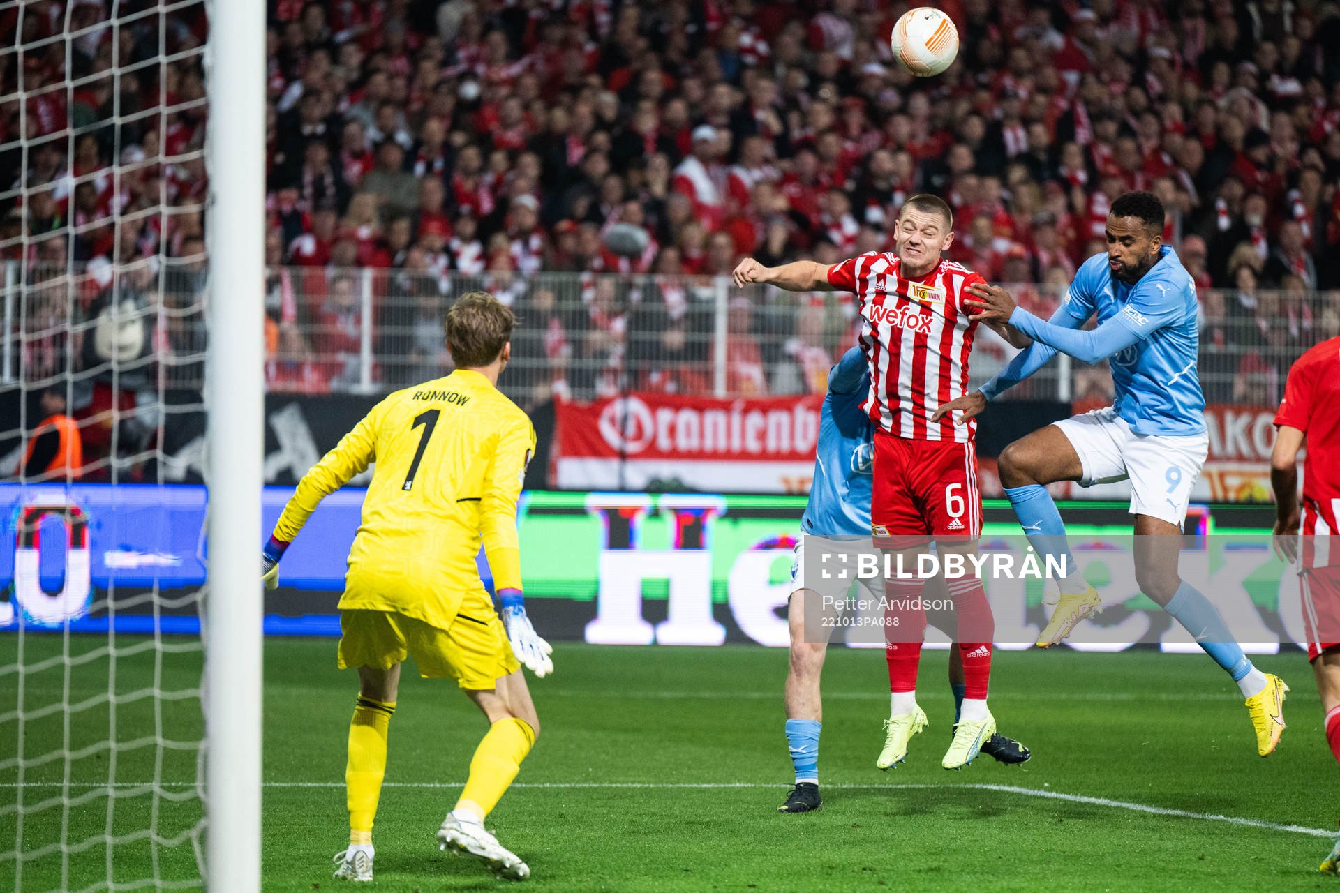 Isaac Kiese Thelin of Malmö FF and Julian Ryerson of Union