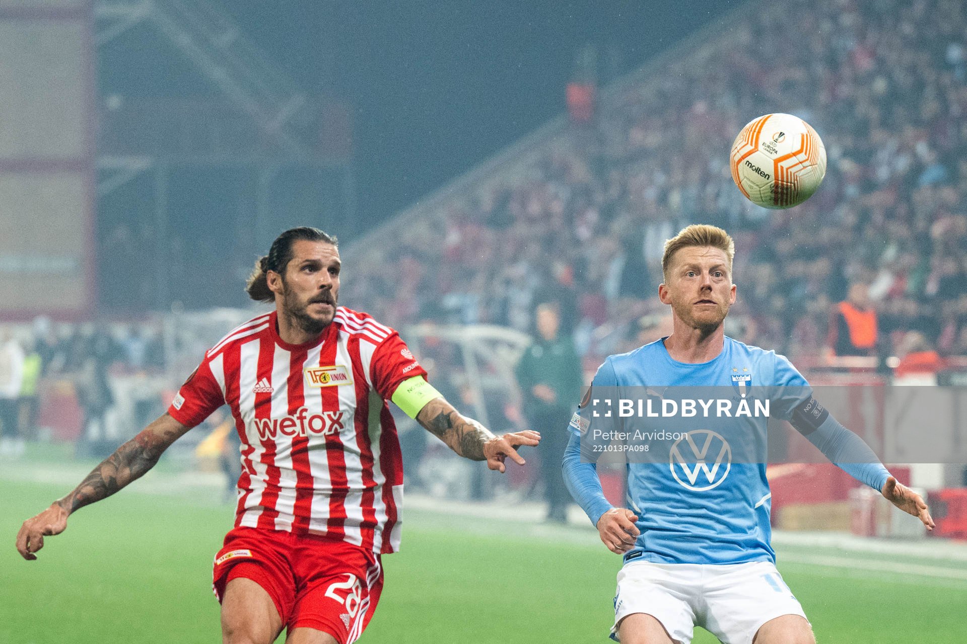 Christopher Trimmel of Union Berlin and Anders Christiansen of Malmö FF during the UEFA Europa League match between Union Berlin and Malmö FF on October 13, 2022 in Berlin .