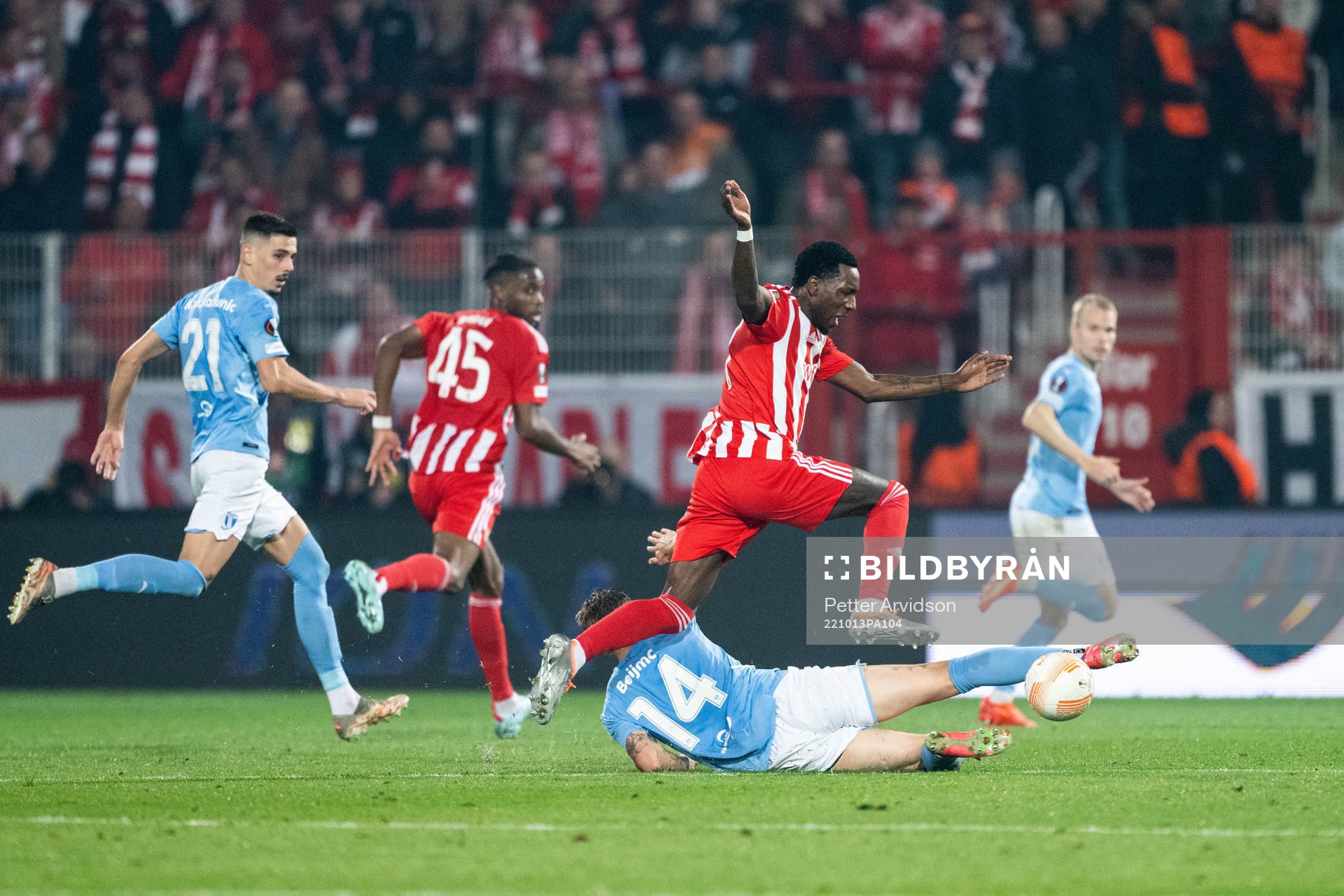 Felix Beijmo of Malmö FF and Sheraldo Becker of Union
