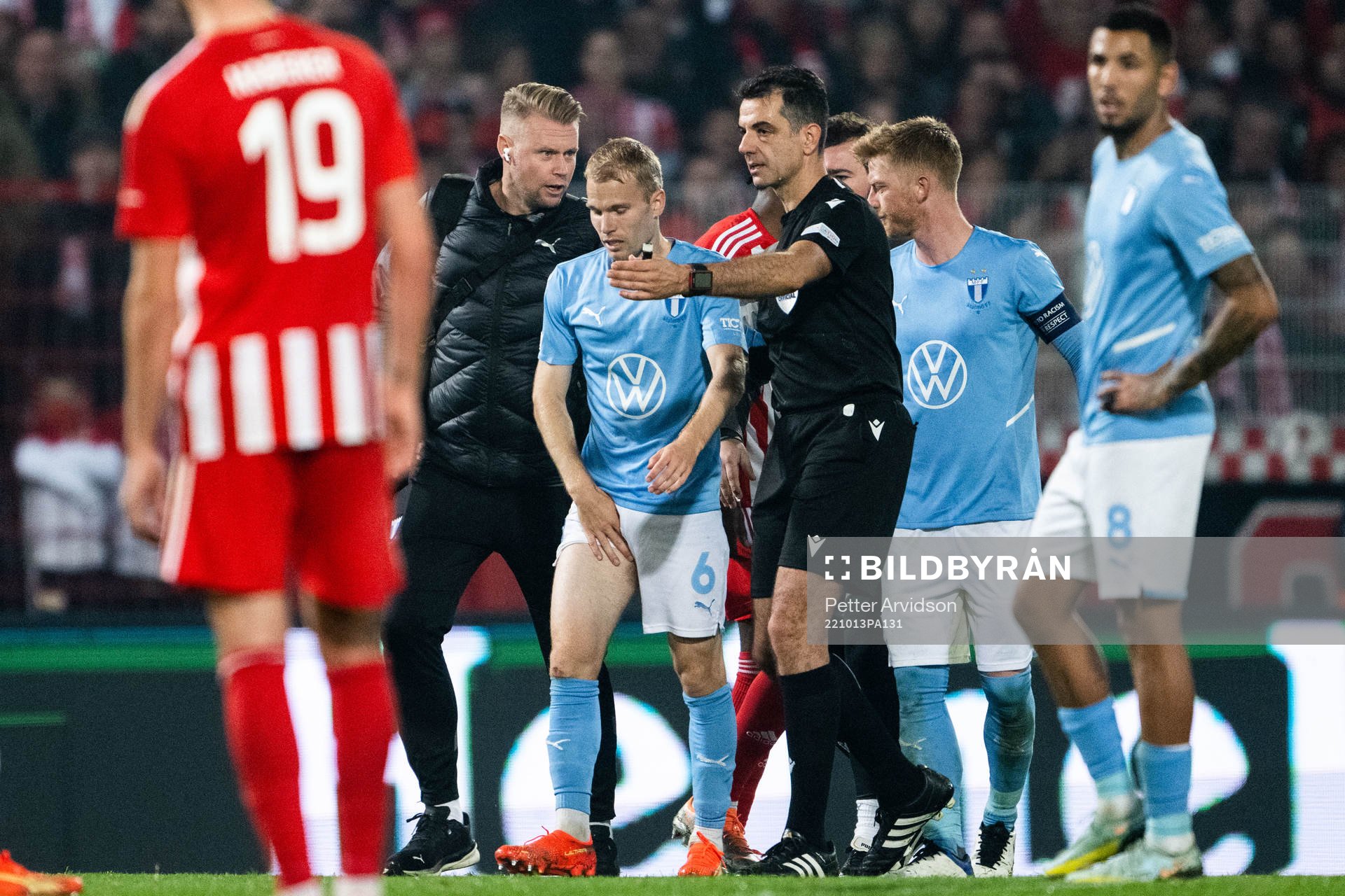 Oscar Lewicki of Malmö FF in pain