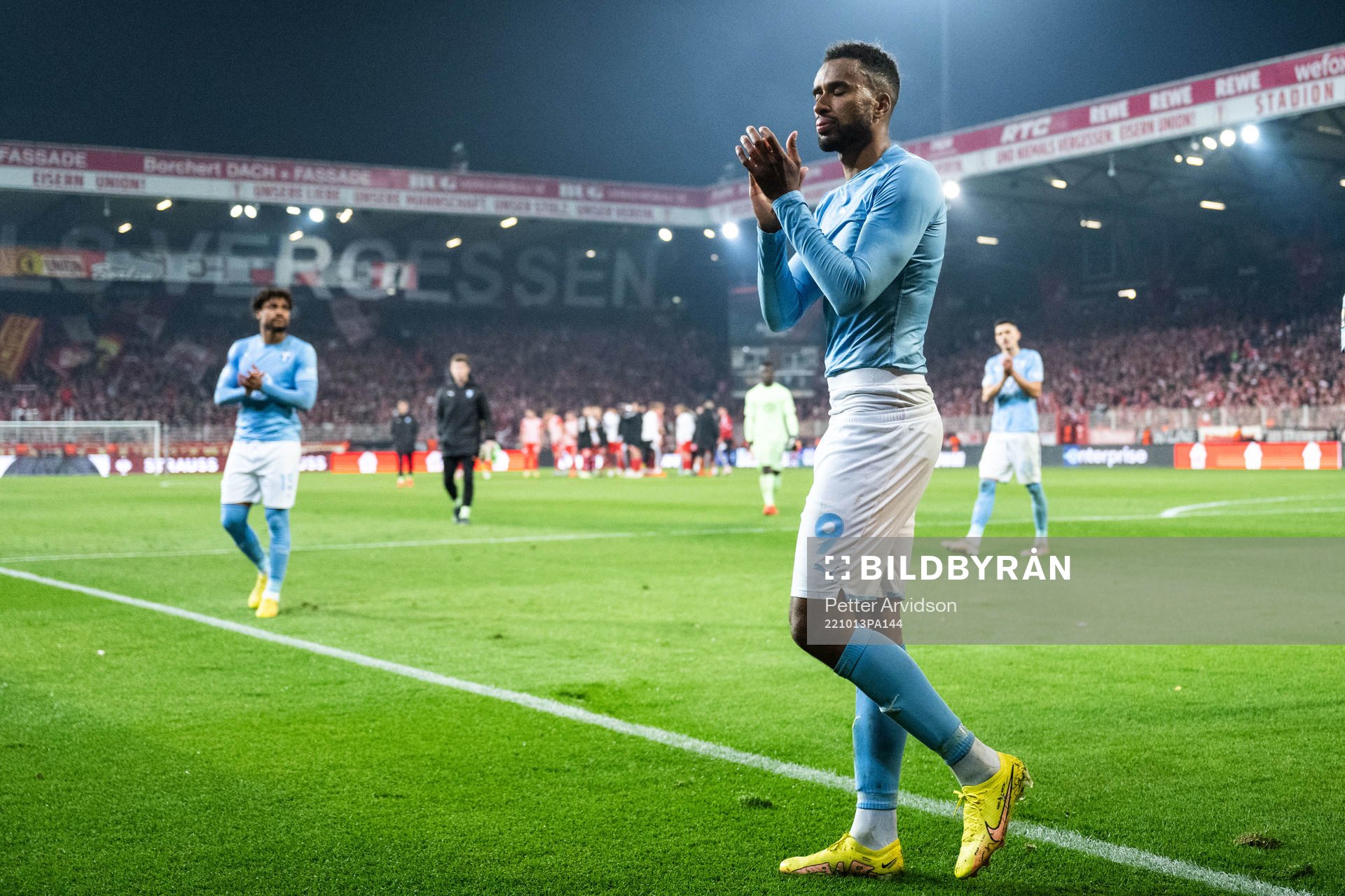 Isaac Kiese Thelin of Malmö FF looks dejected