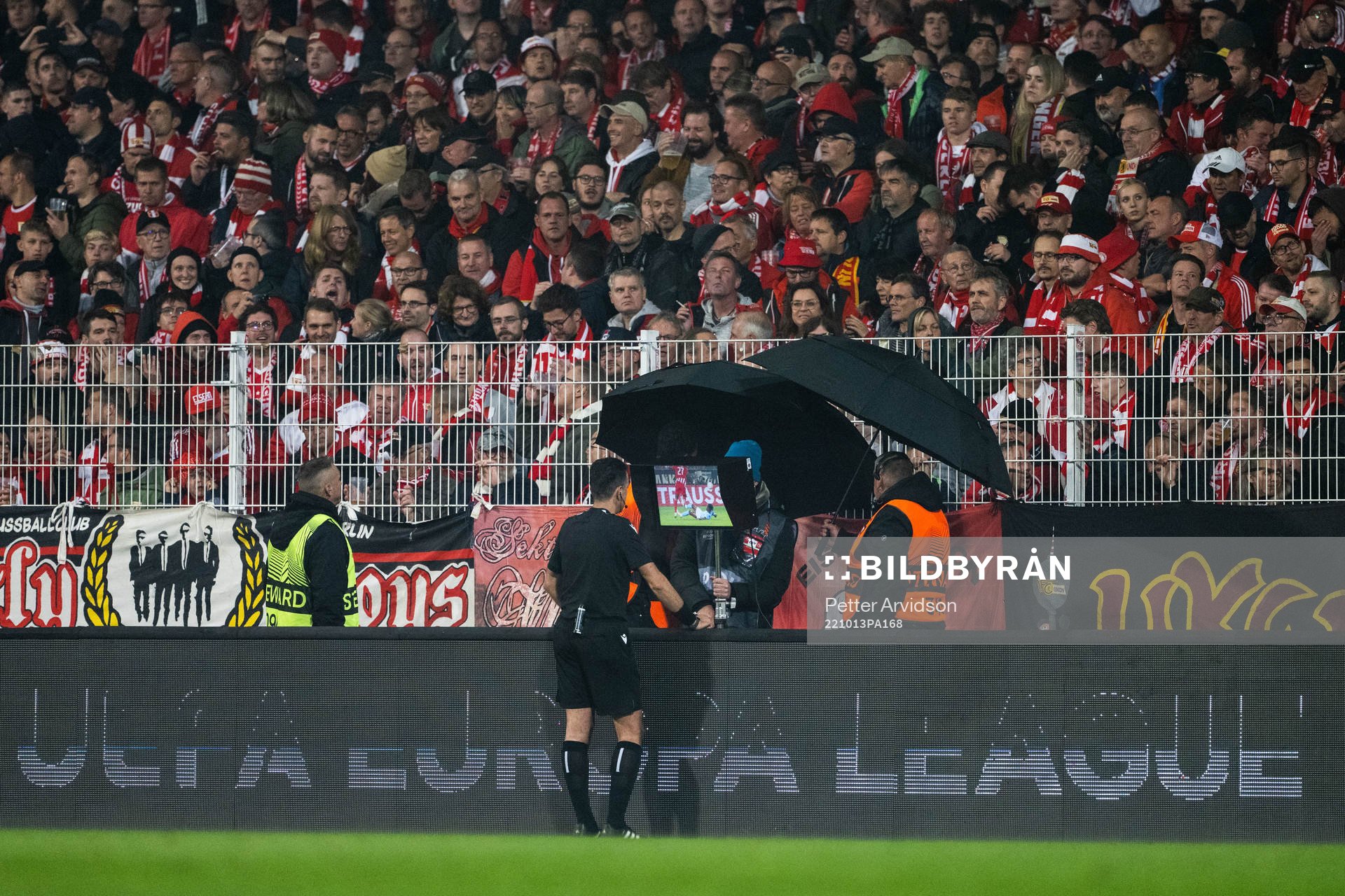 Referee Aleksandar Stavrev