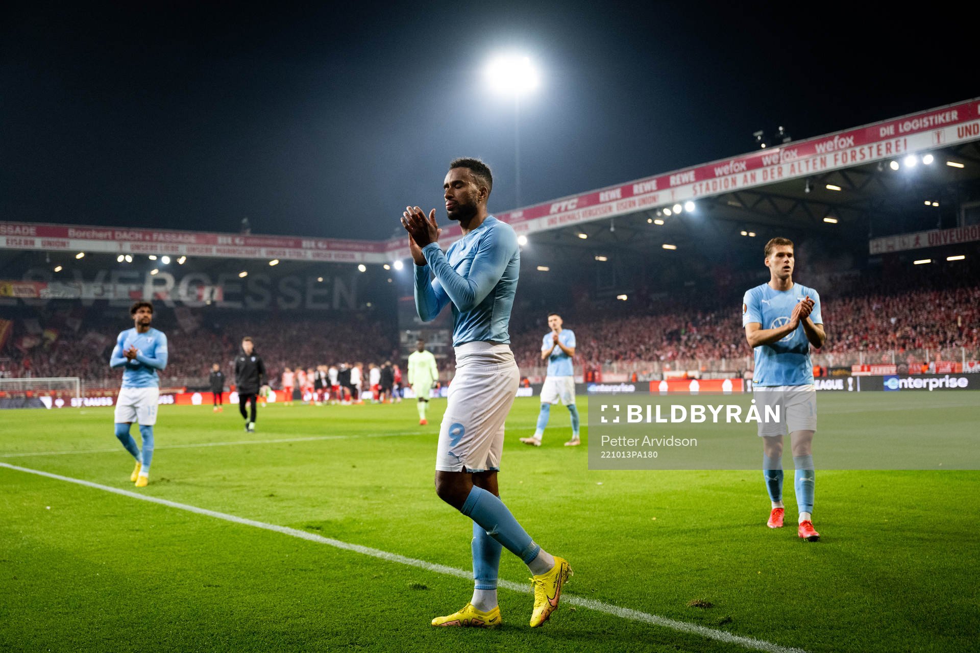 Isaac Kiese Thelin of Malmö FF looks dejected