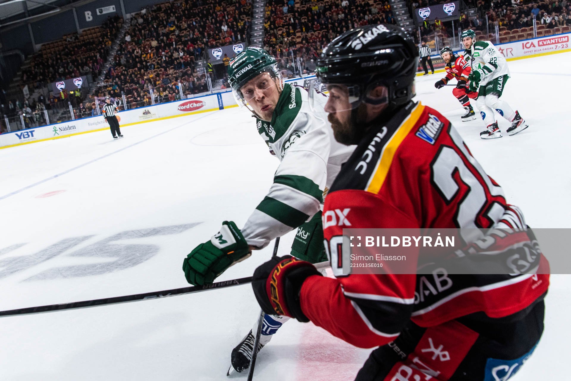 Färjestads Victor Ejdsell och Luleås Jack Connolly