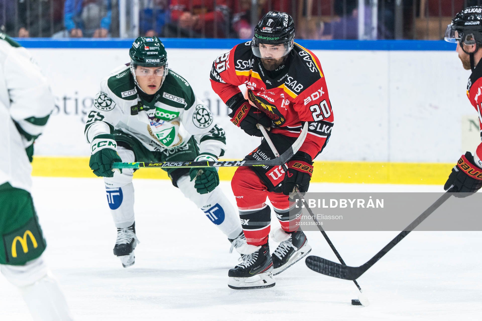 Färjestads Max Lindroth och Luleås Jack Connolly