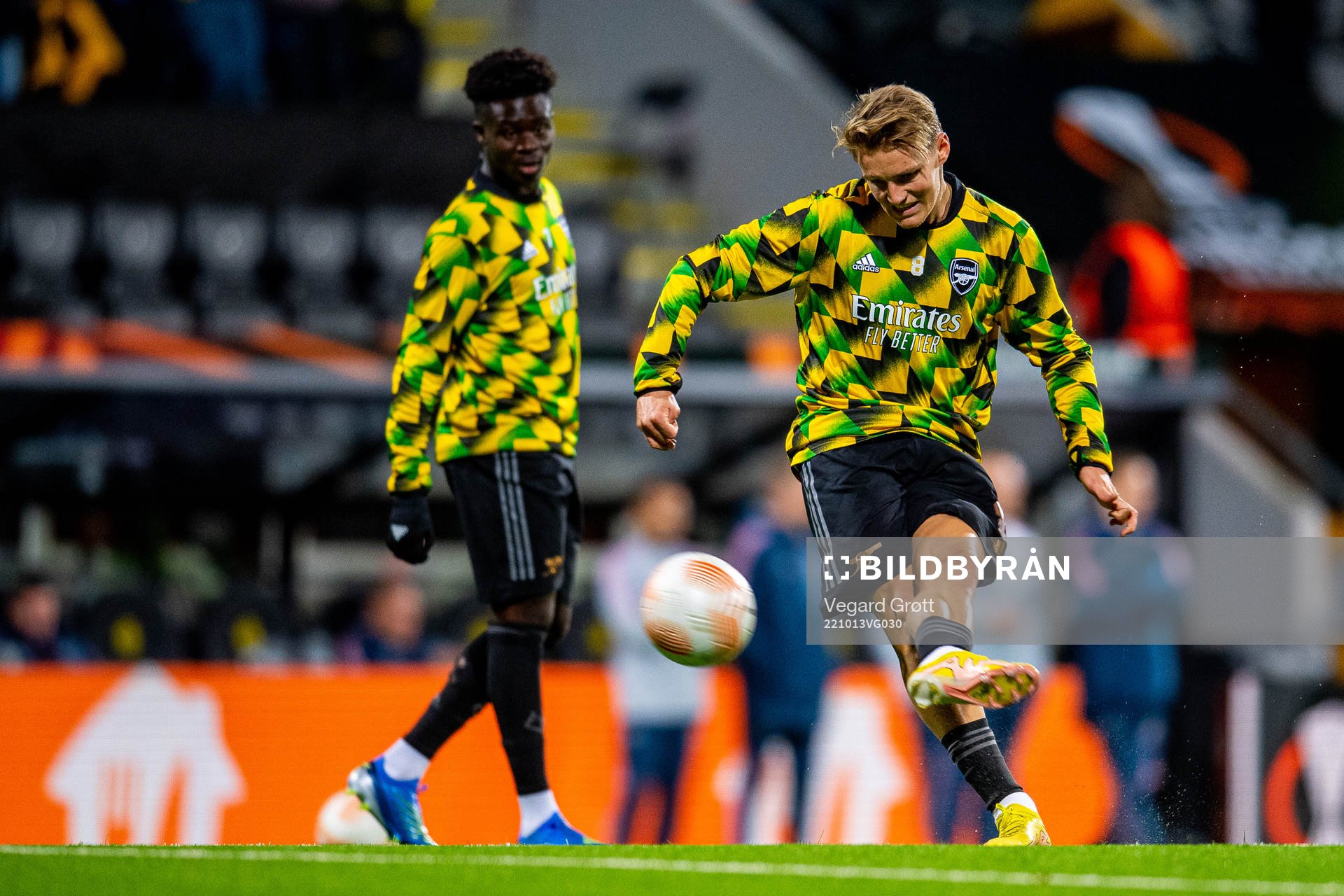 Martin Ødegaard of Arsenal warms up