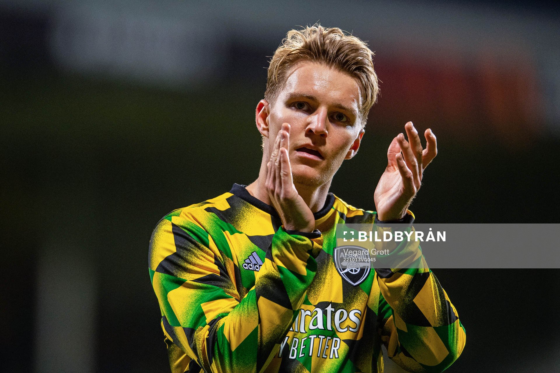 Martin Ødegaard of Arsenal warms up