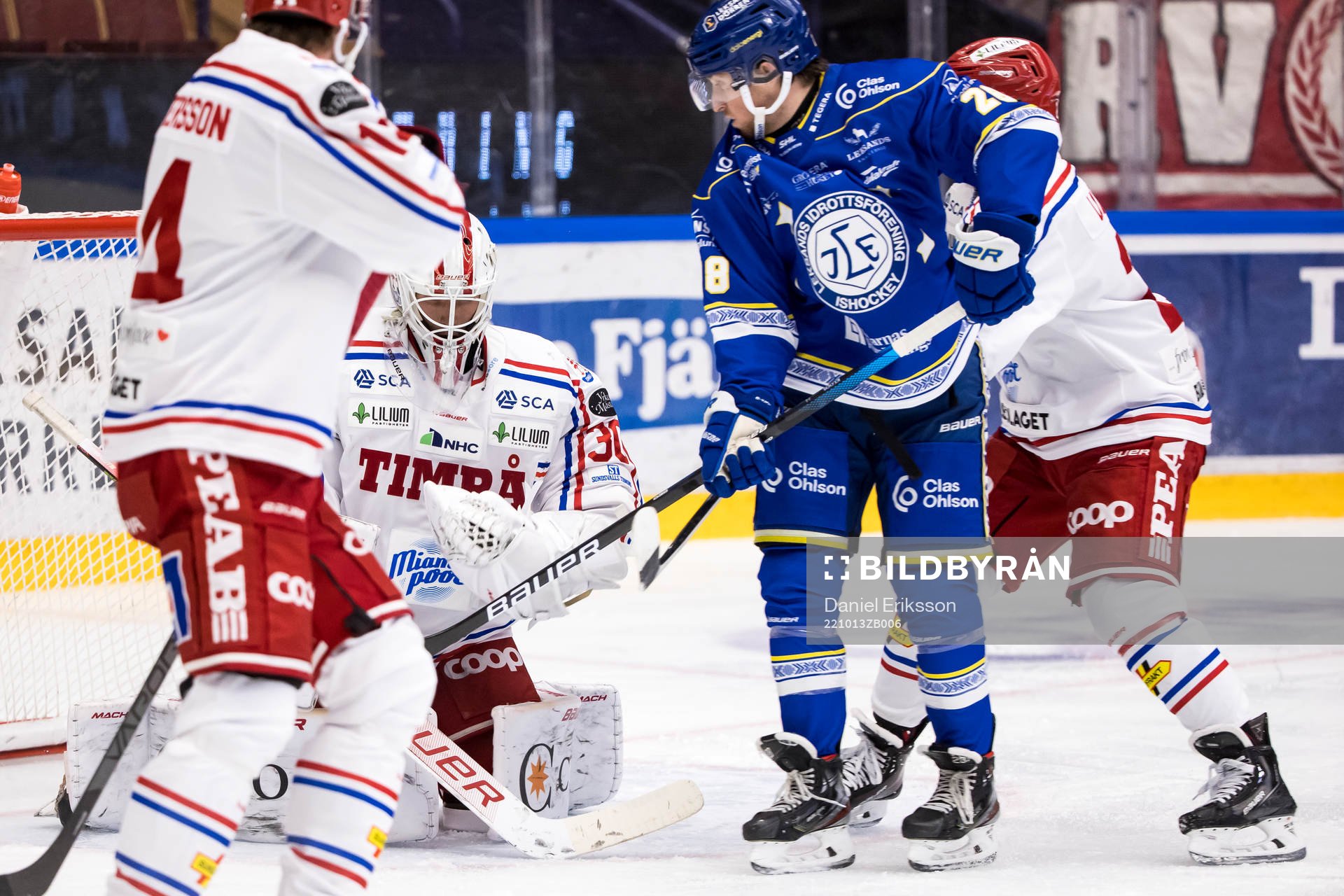 Timrås målvakt Jacob Johansson och Leksands Justin Glenn