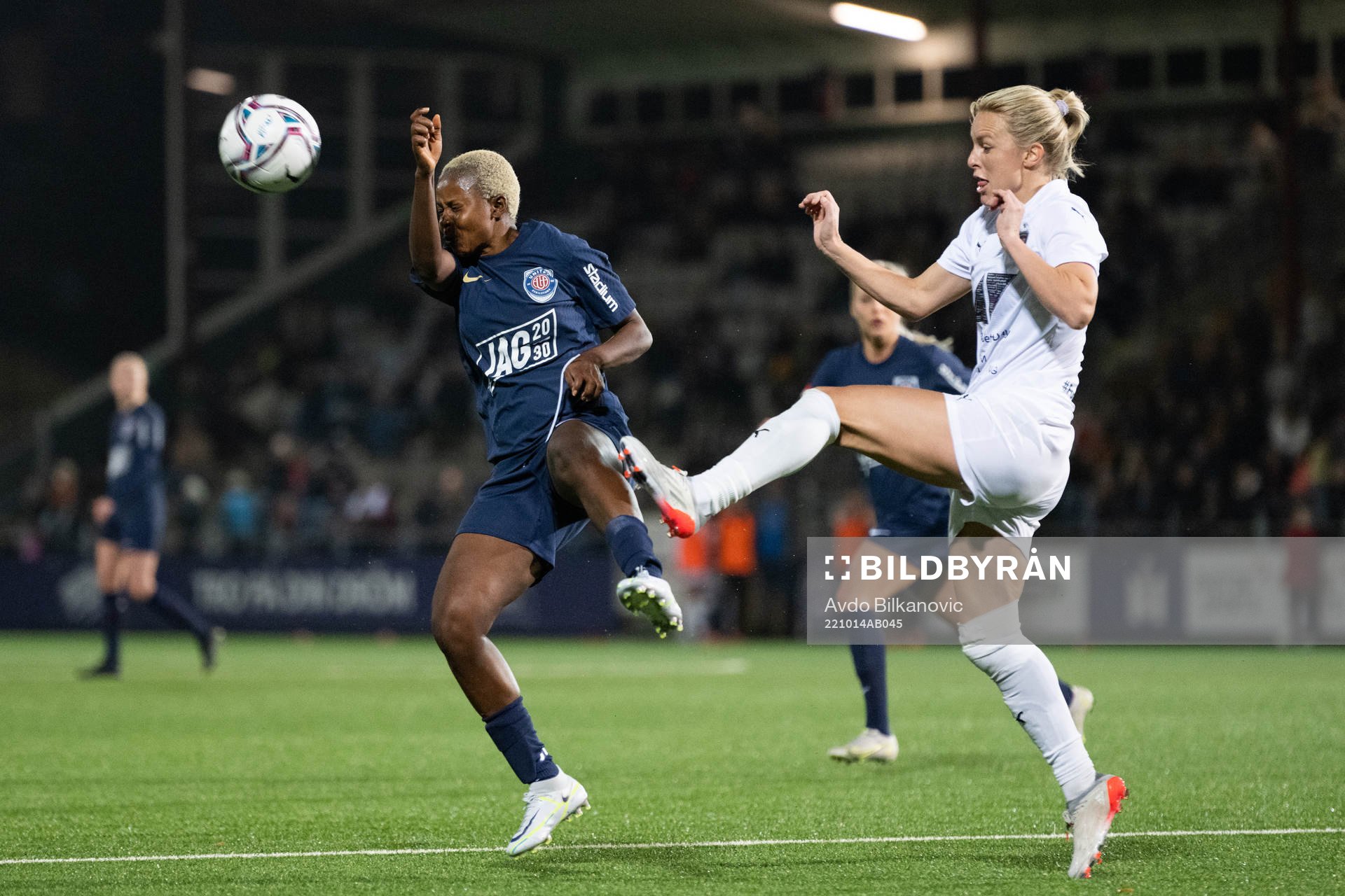 FC Rosengårds Mimmi Larsson och Eskilstuna Uniteds Ngozi