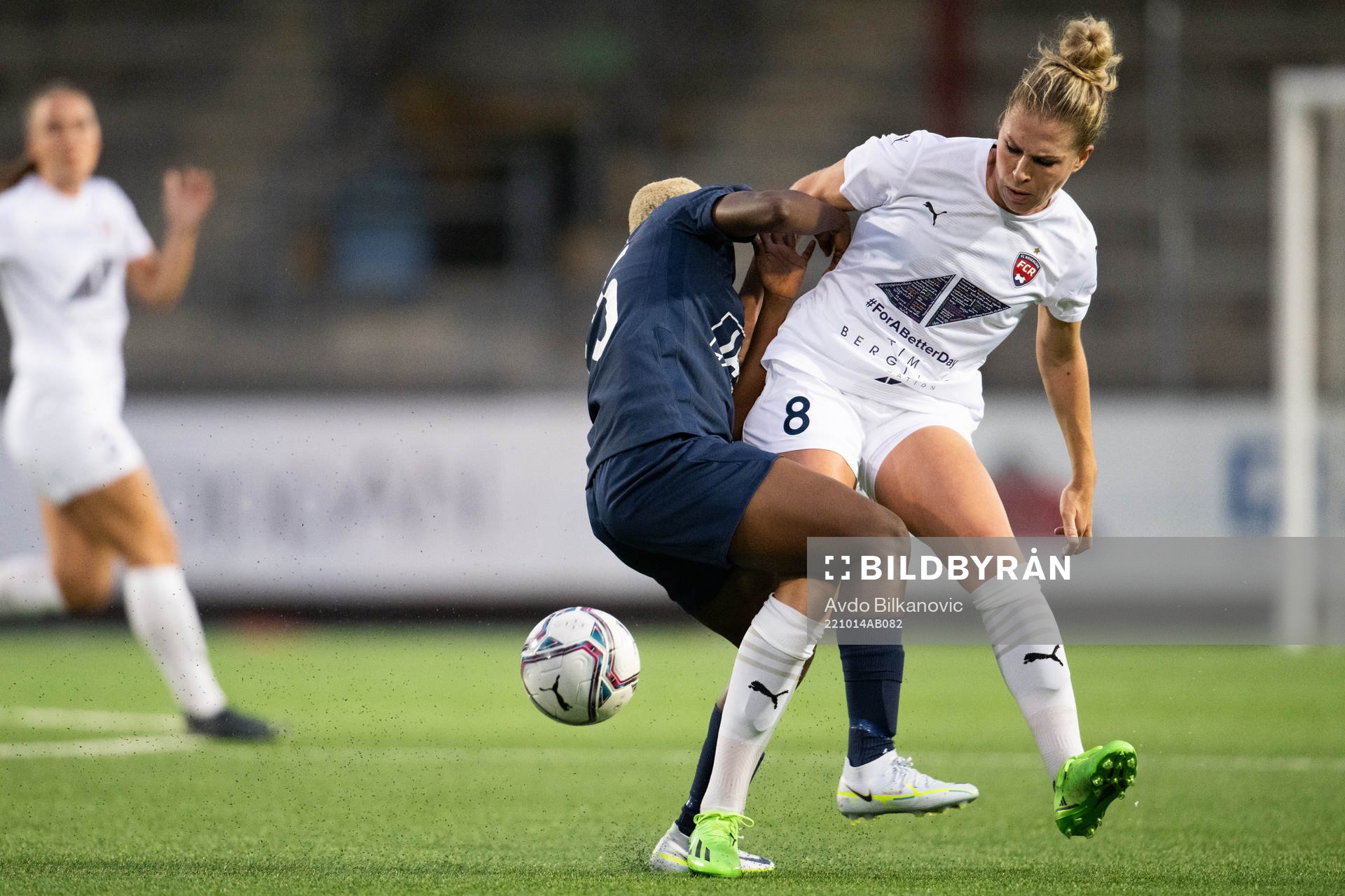 FC Rosengårds Rebecca Knaak och Eskilstuna Uniteds Ngozi